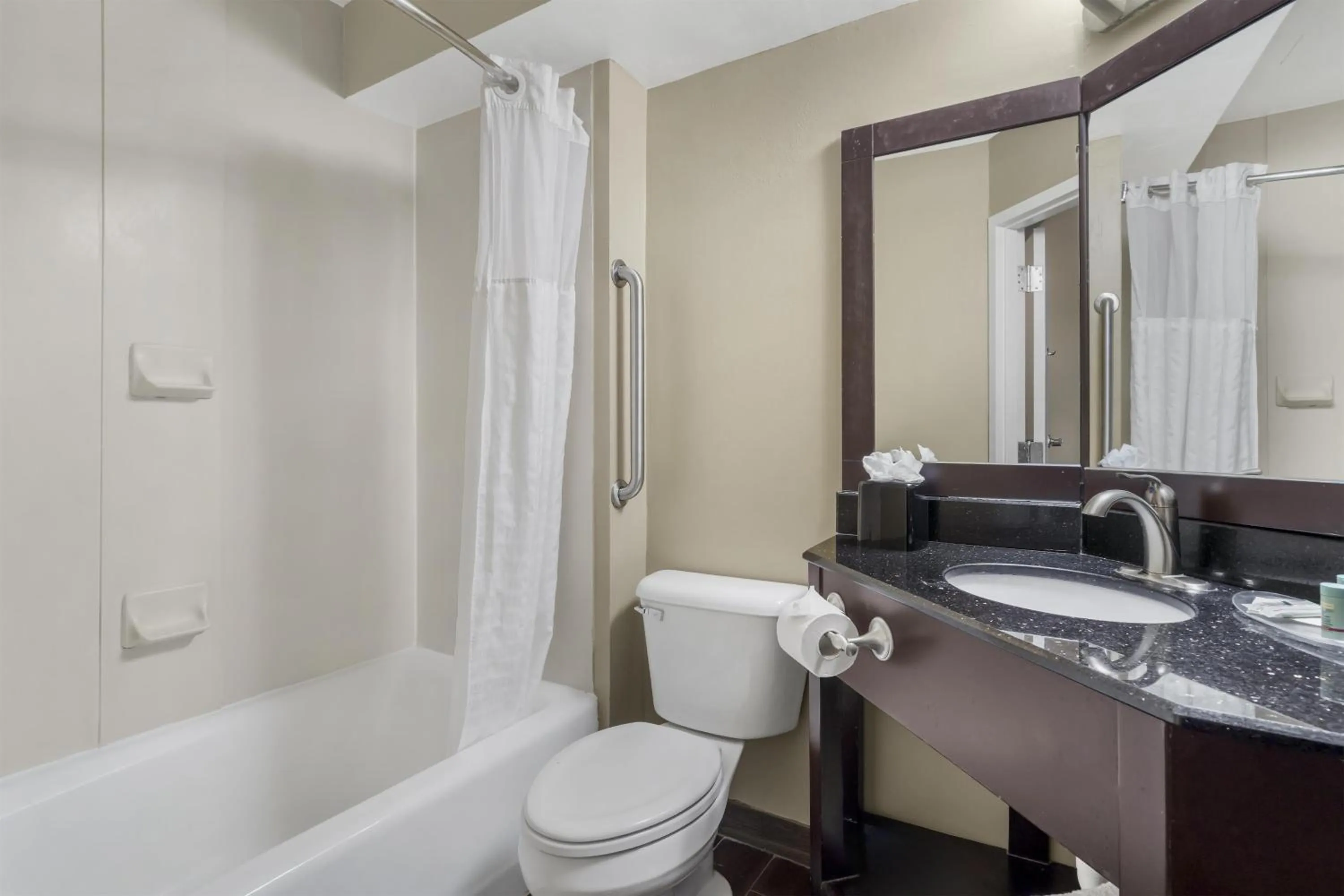 Bathroom in Best Western Kenner