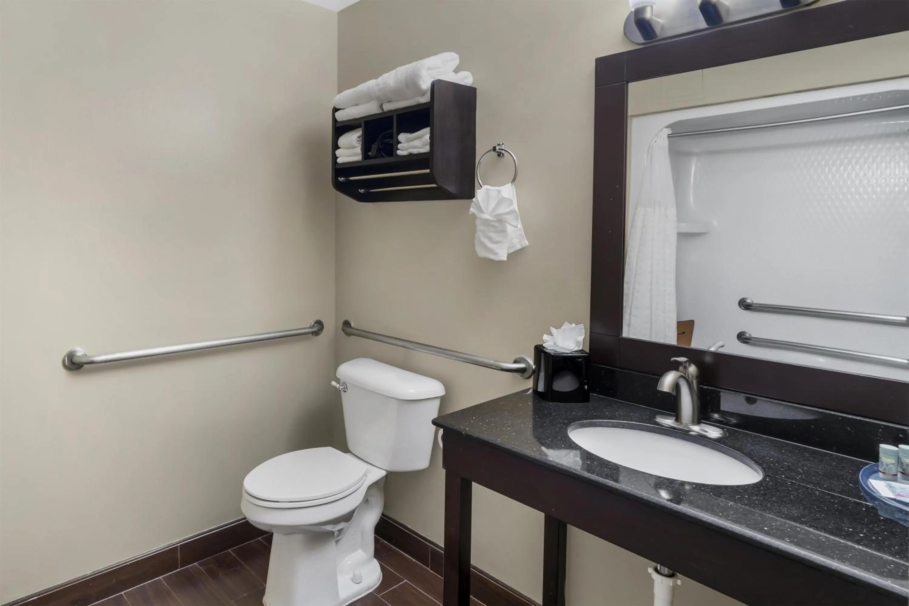 Bathroom in Best Western Kenner
