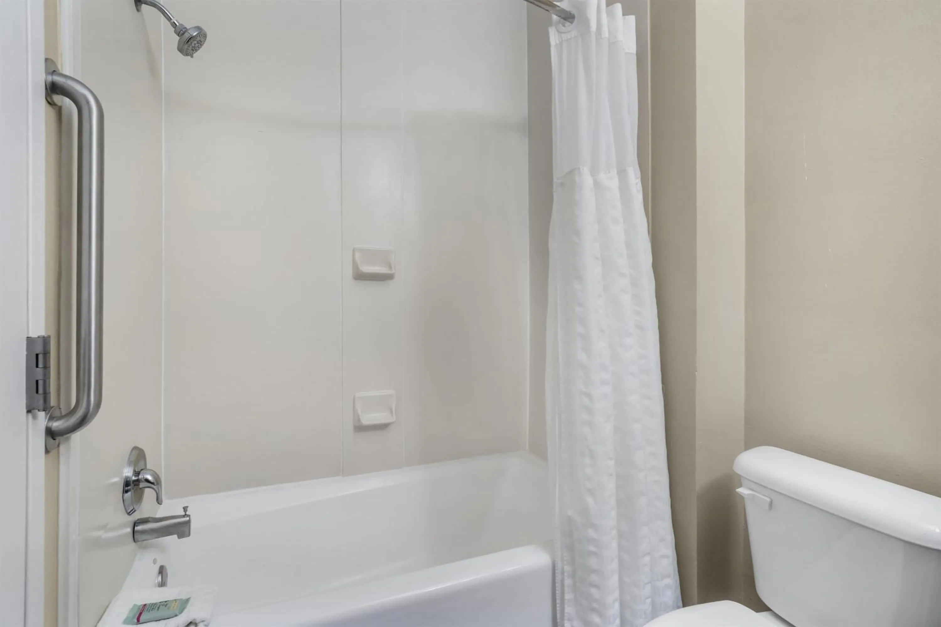 Bathroom in Best Western Kenner