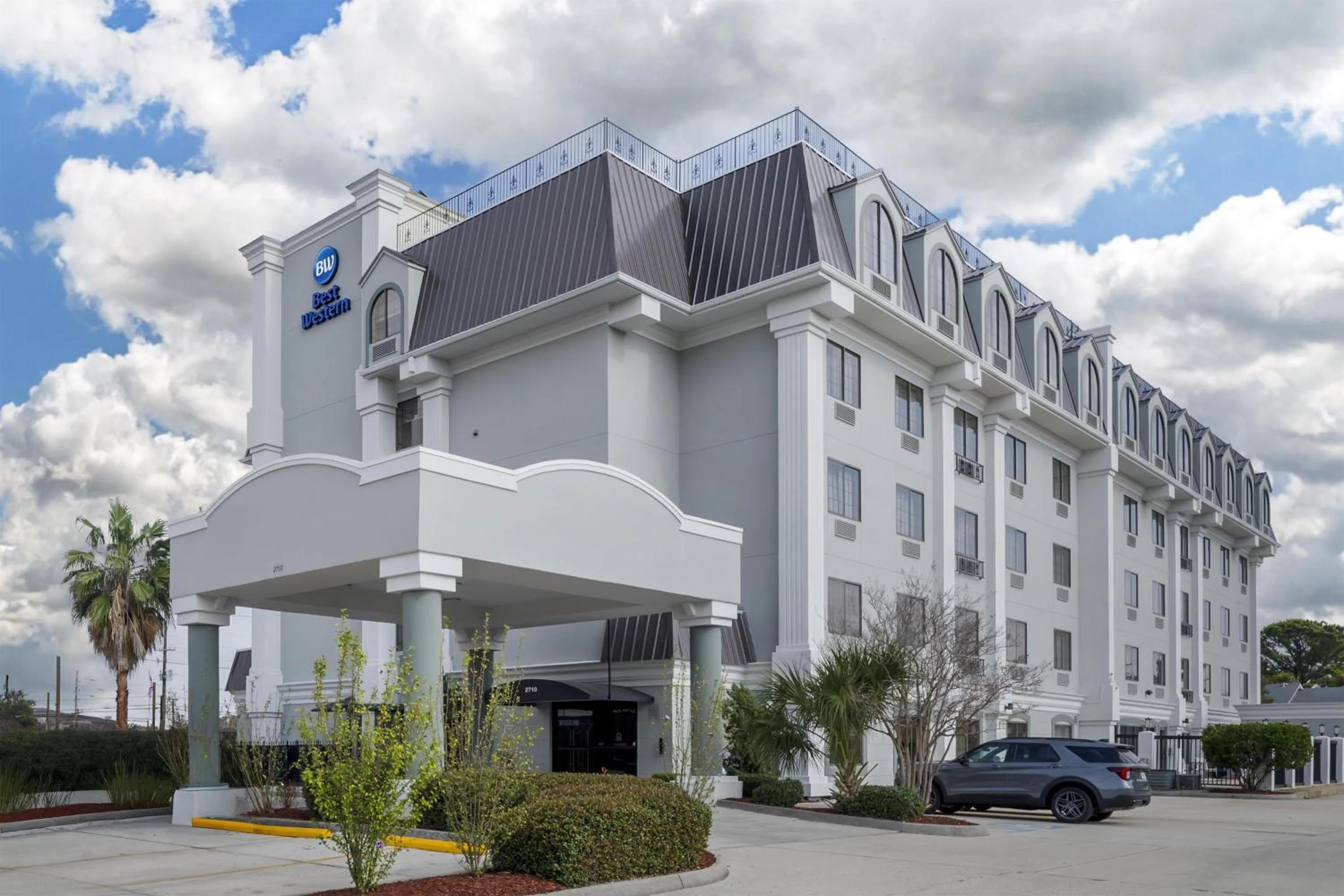 Property building in Best Western Kenner