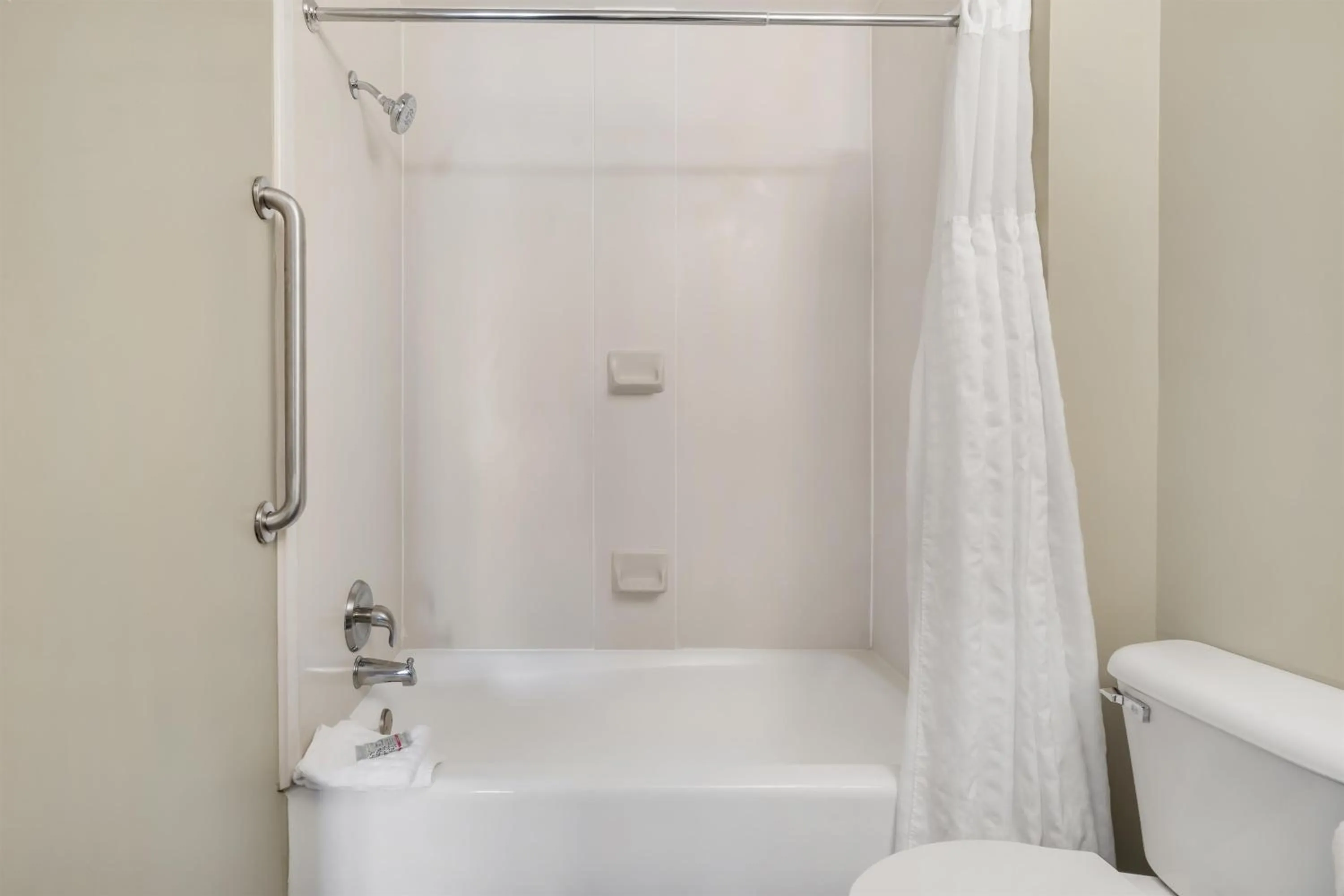 Bathroom in Best Western Kenner