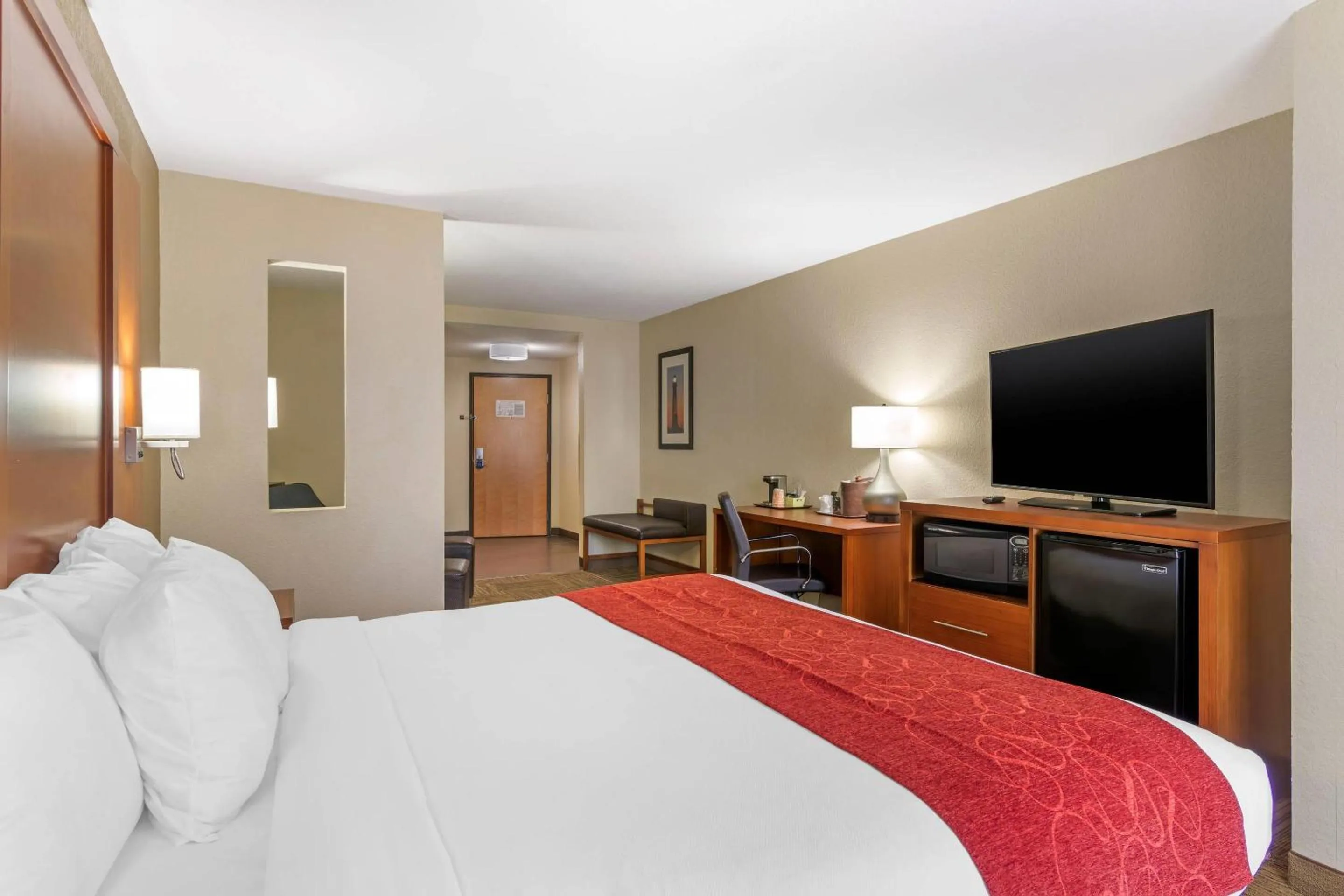 Bedroom, Bed in Comfort Suites Brunswick