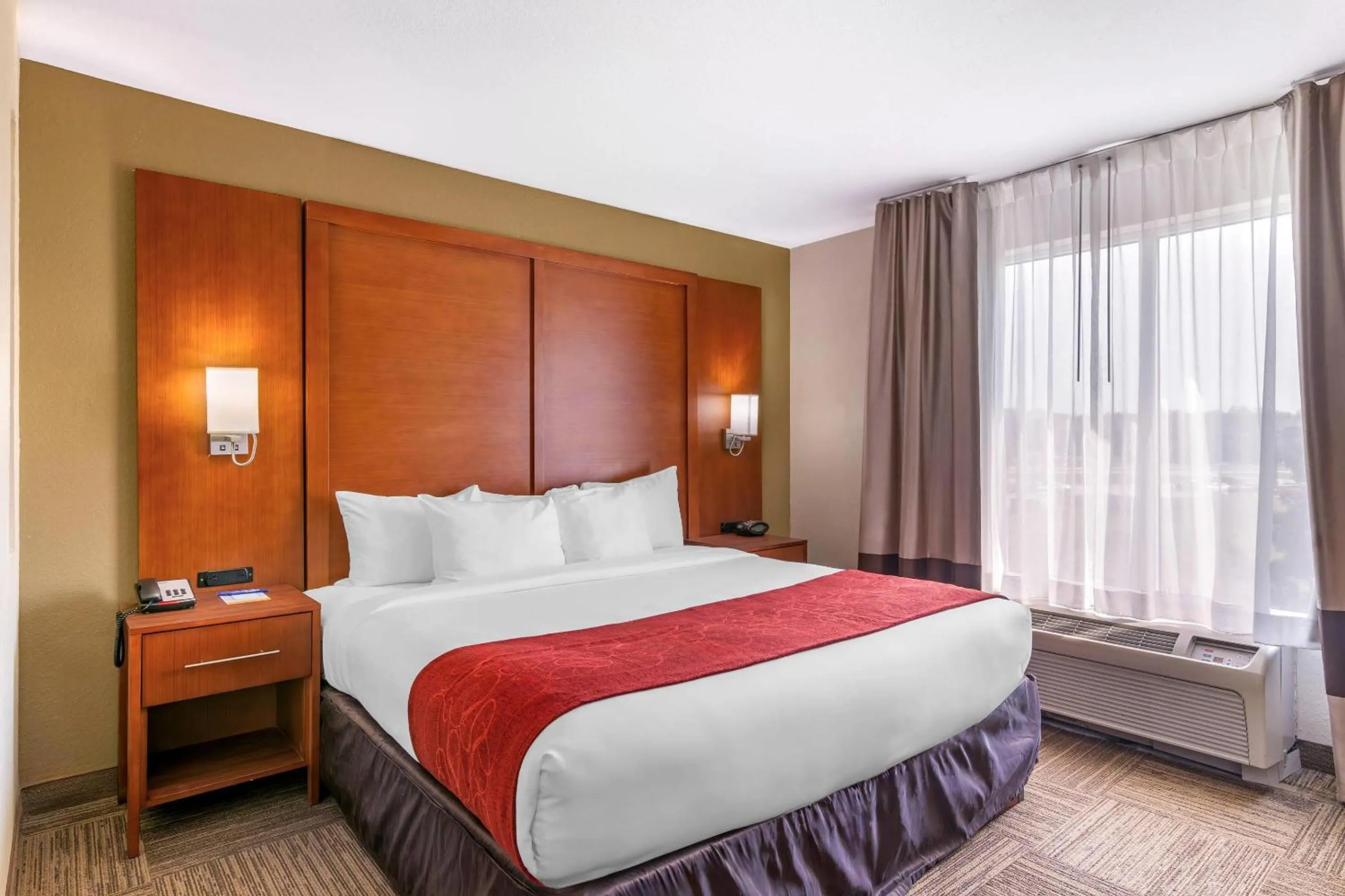 Bedroom, Bed in Comfort Suites Brunswick