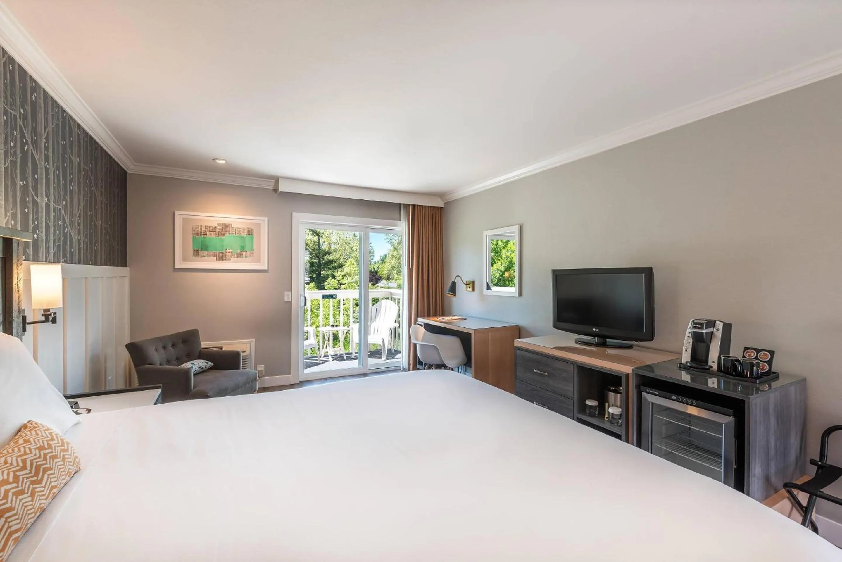 Bedroom, Bed in UpValley Inn & Hot Springs, an Ascend Collection Hotel