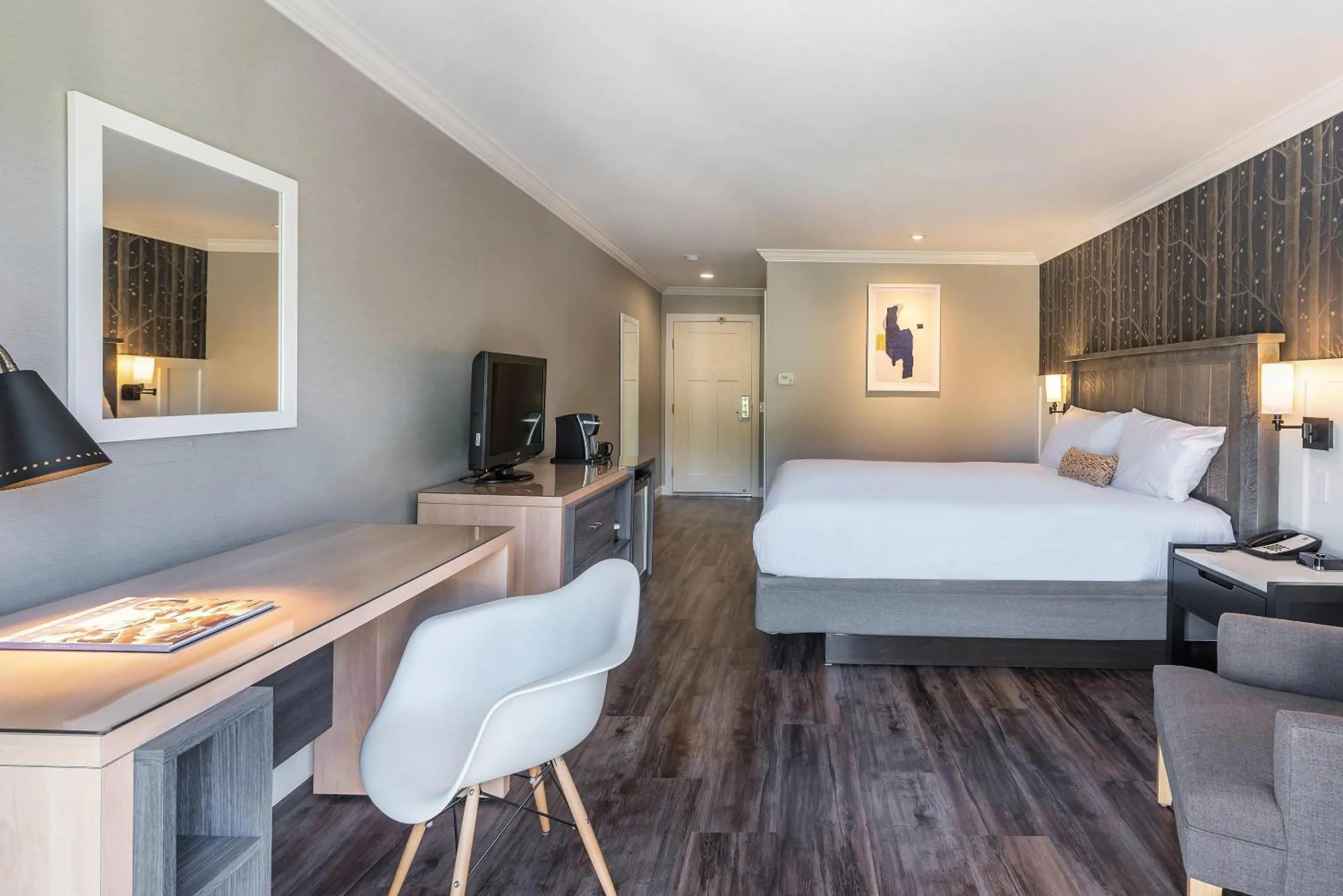 Bedroom, Bed in UpValley Inn & Hot Springs, an Ascend Collection Hotel