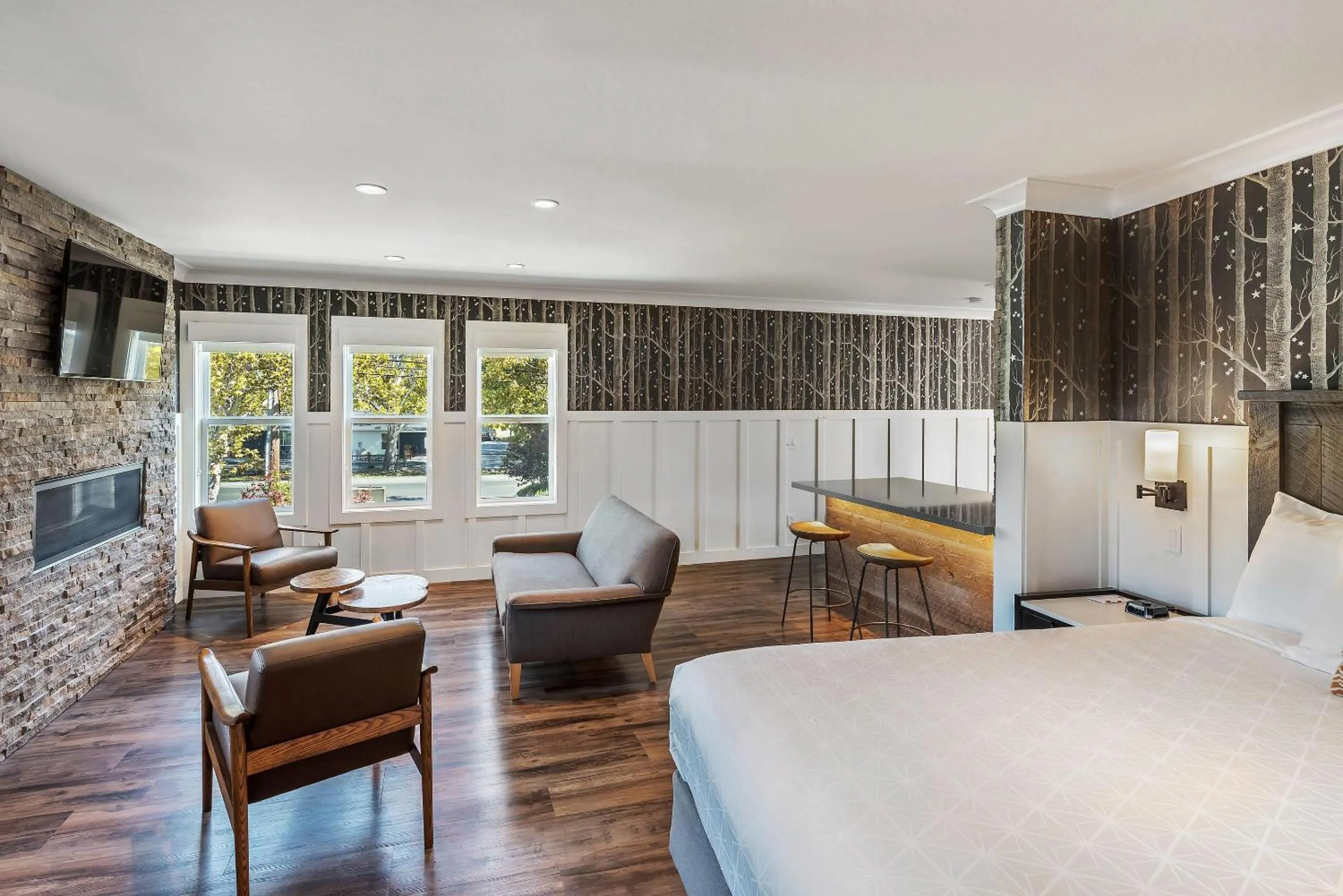 Bedroom, Bed in UpValley Inn & Hot Springs, an Ascend Collection Hotel