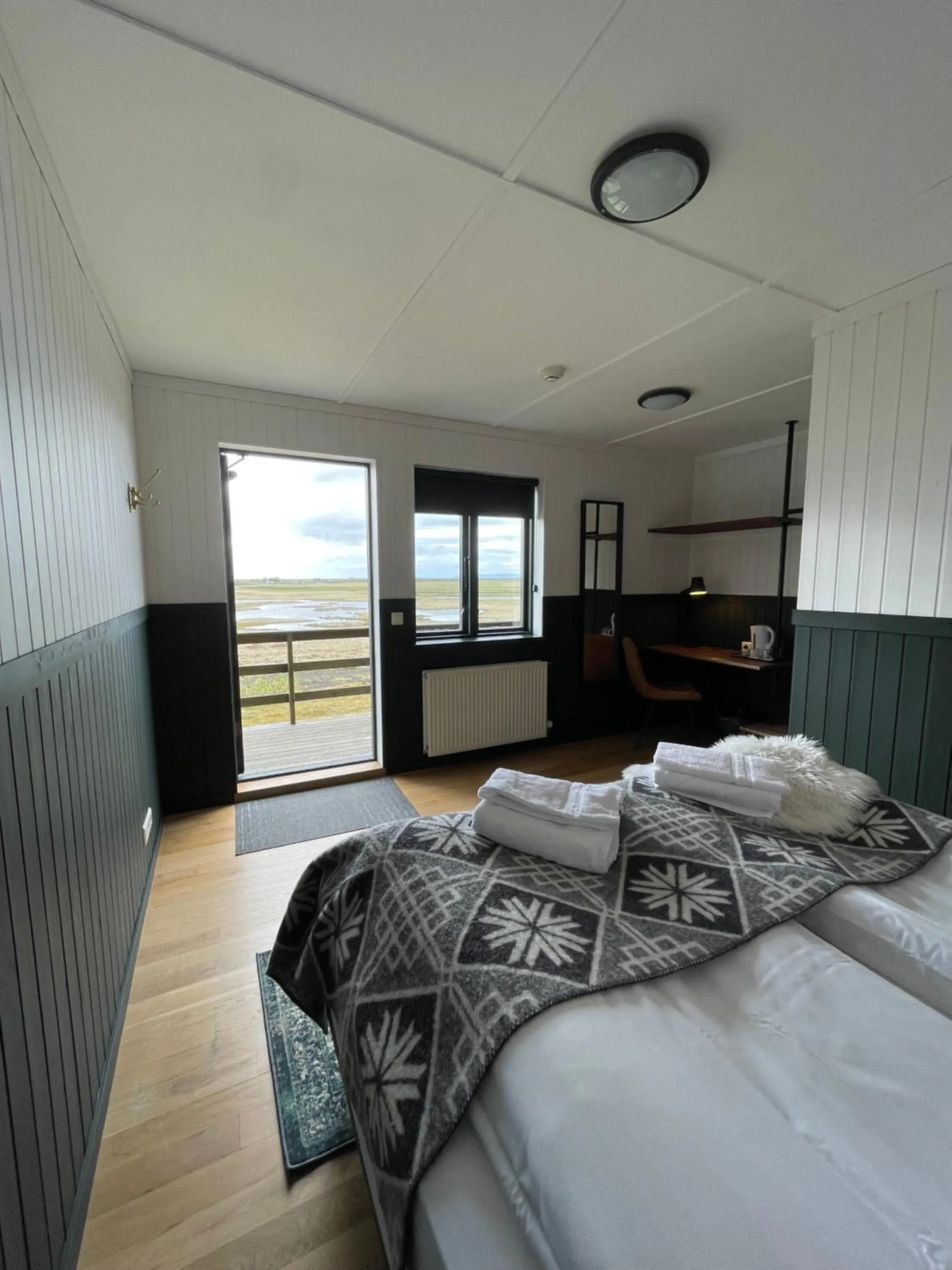 Photo of the whole room, Bed in Aurora Lodge Hotel