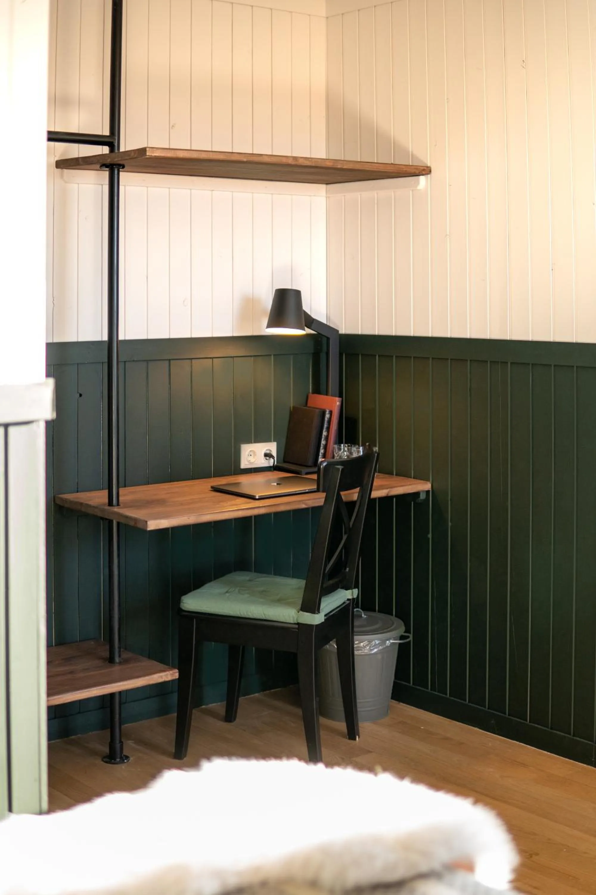 hair dresser in Aurora Lodge Hotel