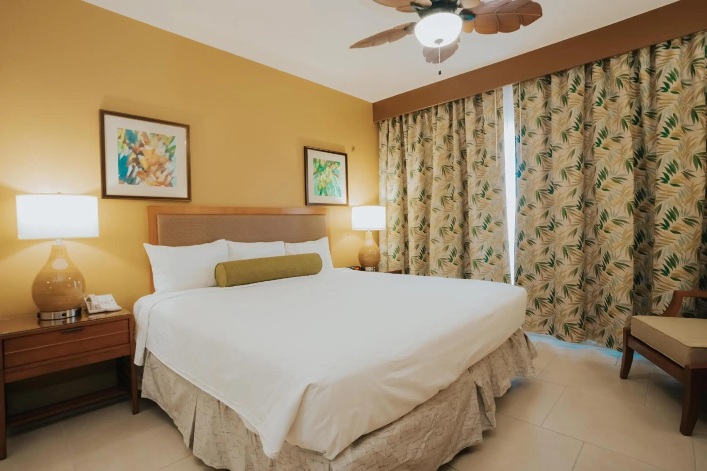 One-Bedroom Premium with 1 King Bed in Eagle Aruba Resort One-Bedroom Premium with 1 King Bed in Eagle Aruba Resort