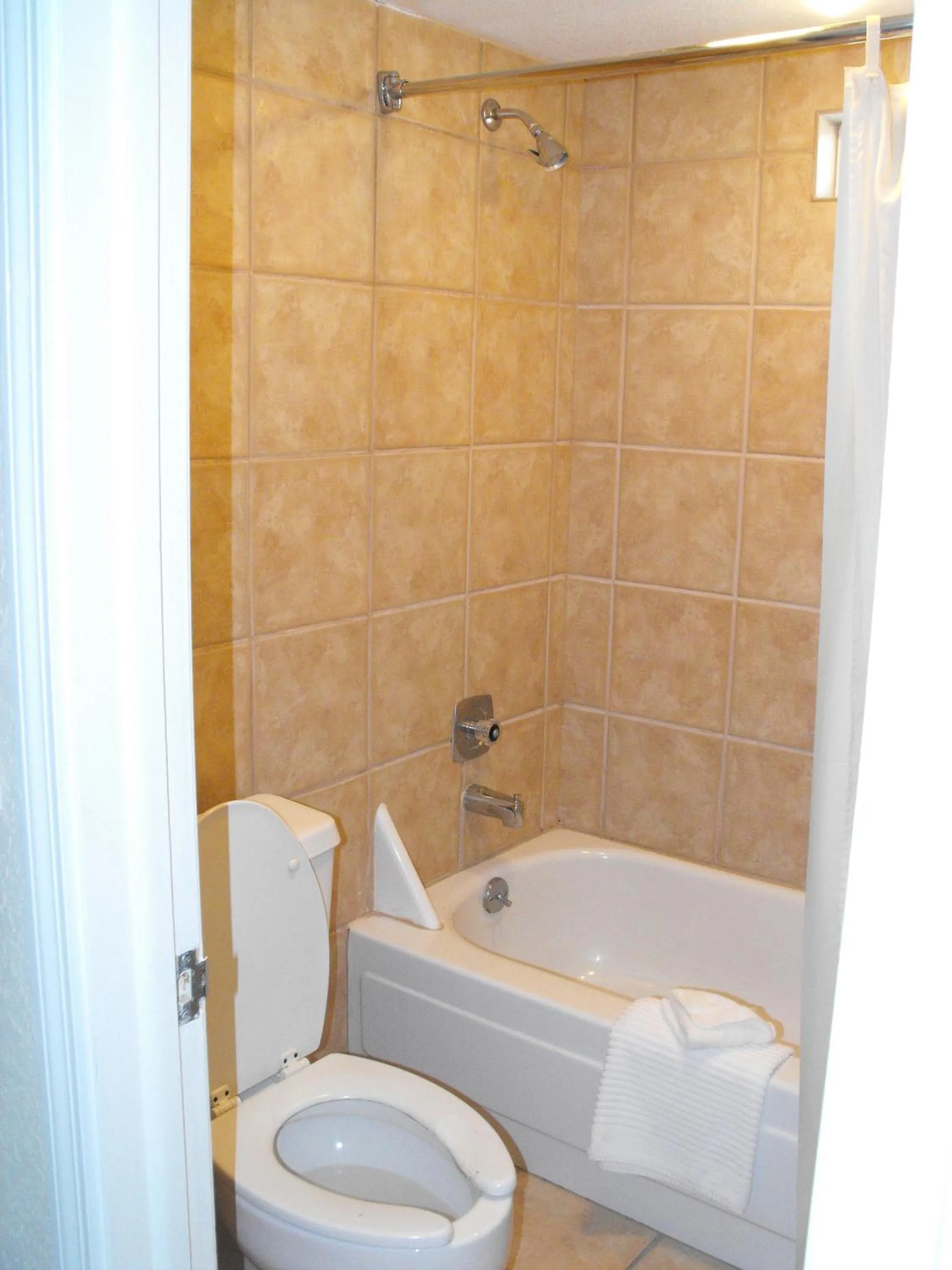 Shower in Plantation Resort on Crystal River, Ascend Hotel Collection
