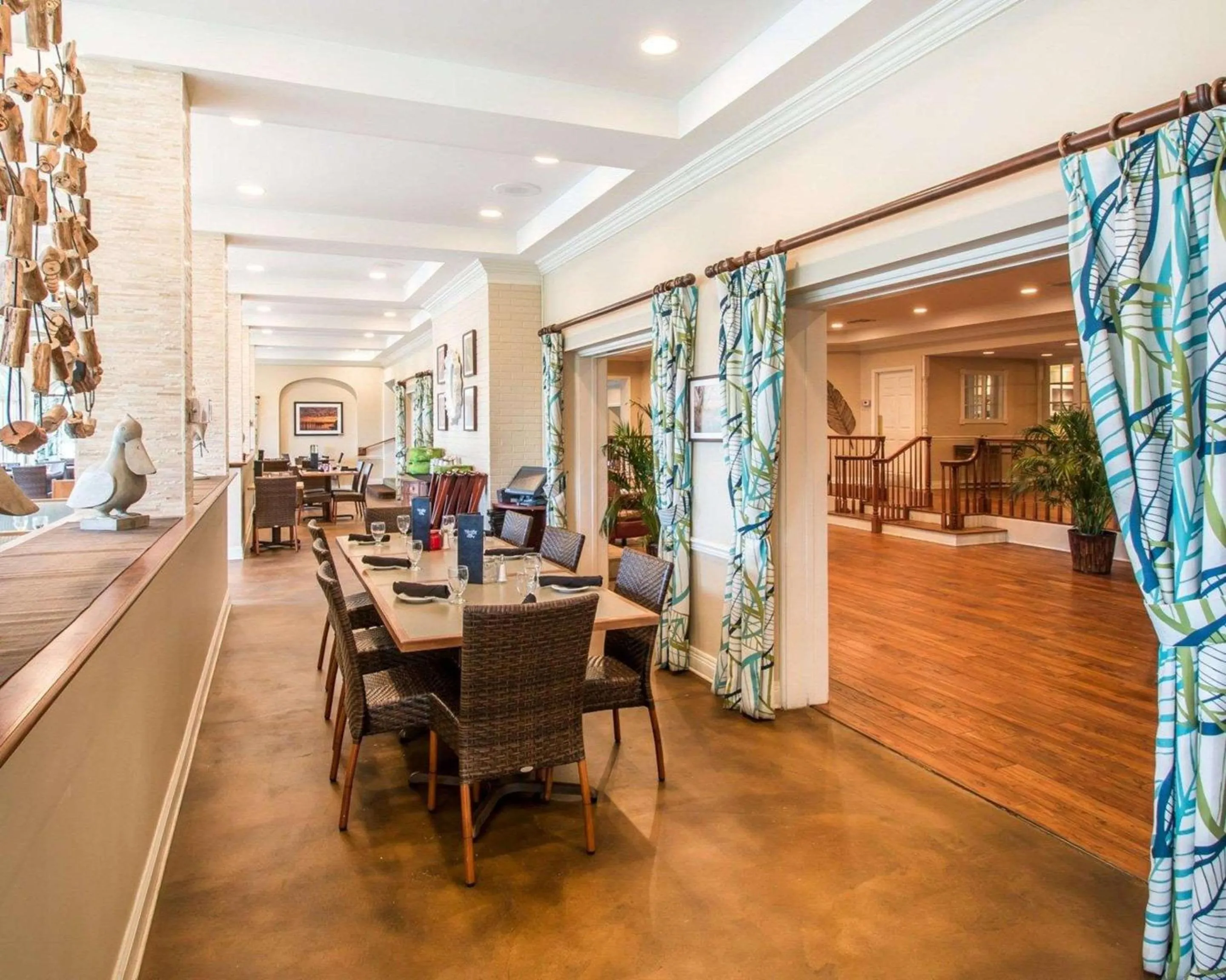 Breakfast in Plantation Resort on Crystal River, Ascend Hotel Collection