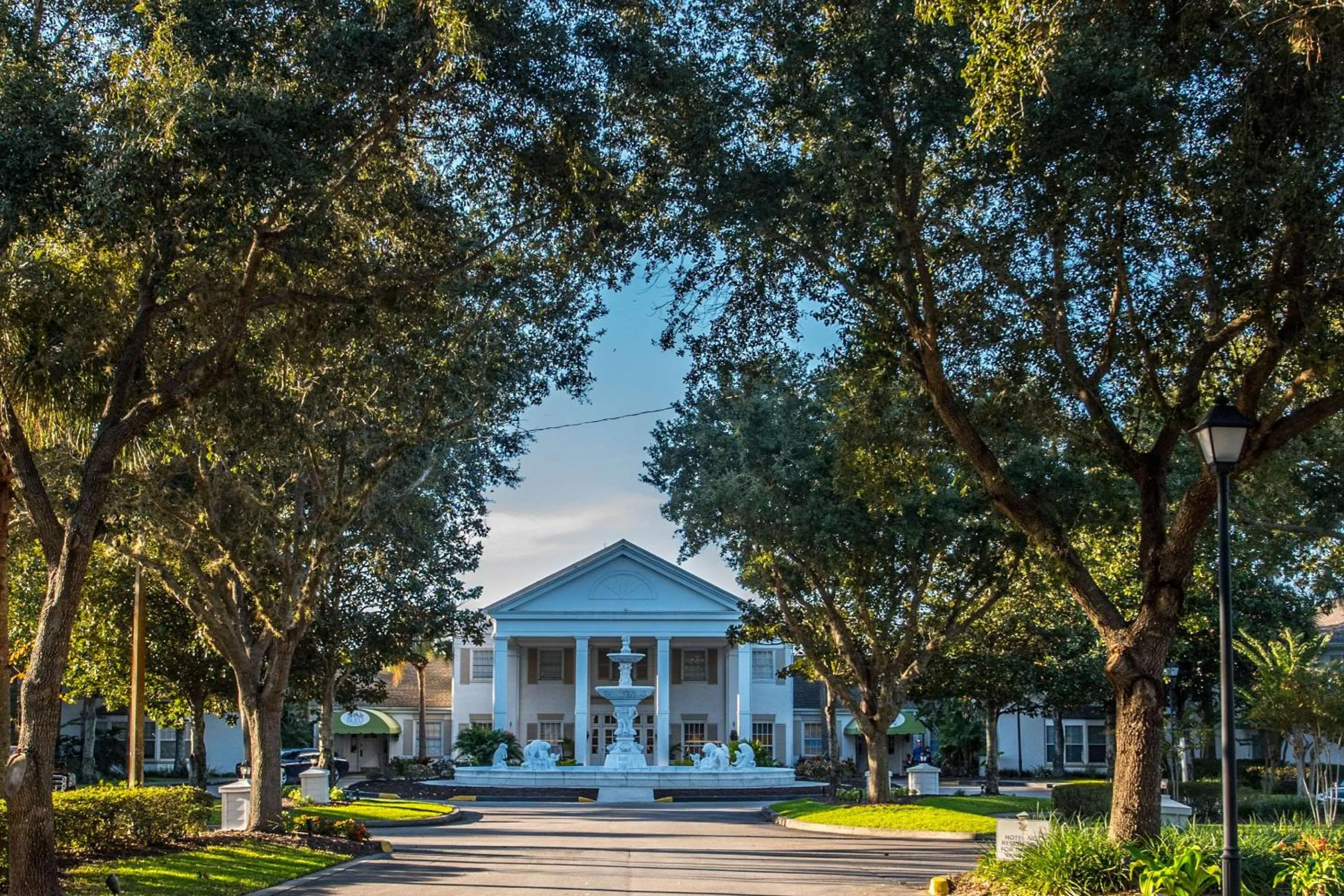 Property building in Plantation Resort on Crystal River, Ascend Hotel Collection