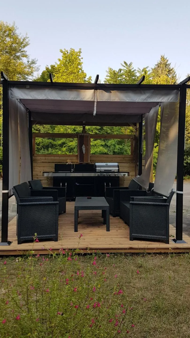 Kitchen or kitchenette in Le Clos des Écureuils