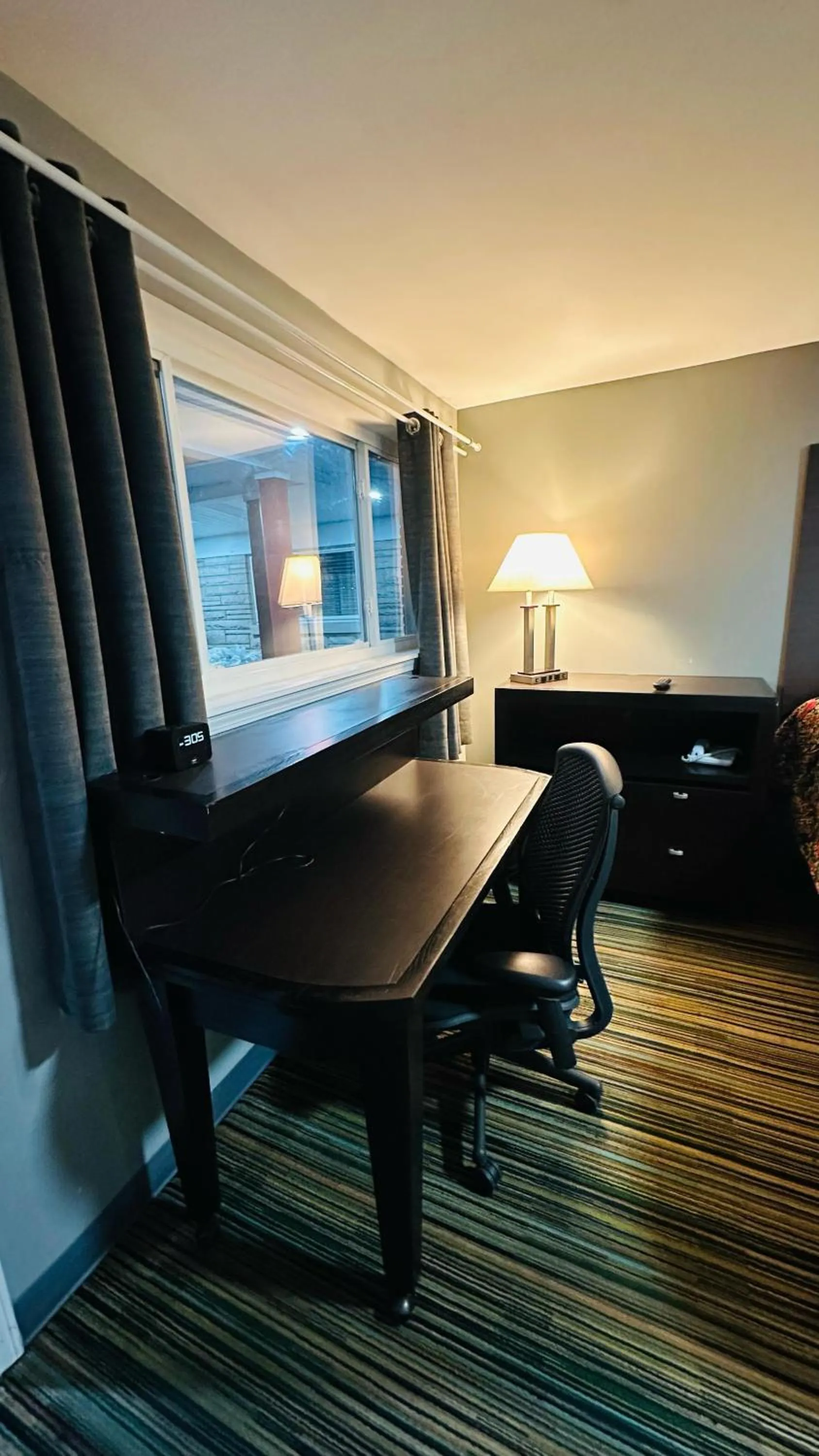 Seating area in Catalina Airport Motel