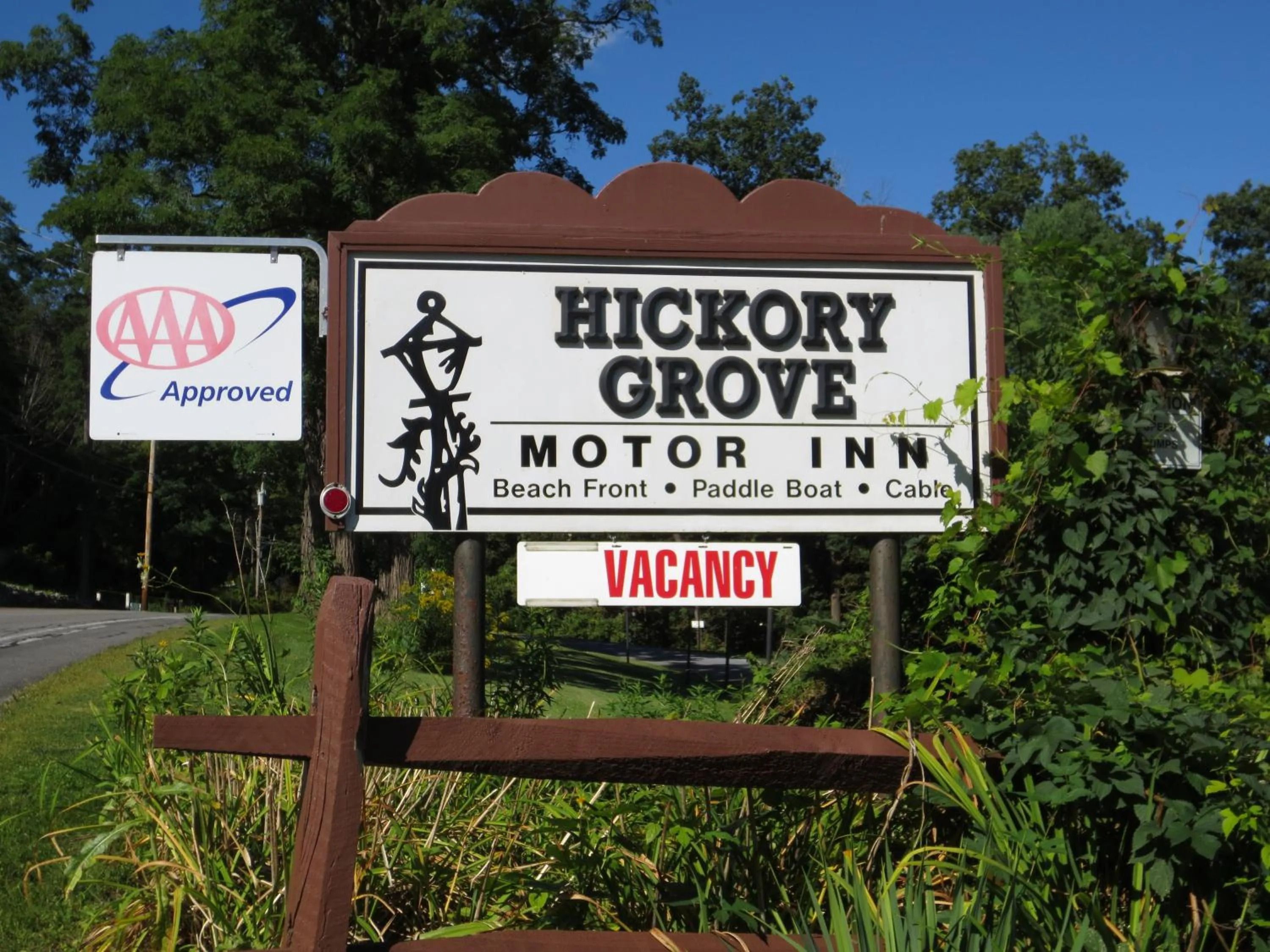 Facade/entrance in Hickory Grove Motor Inn - Cooperstown