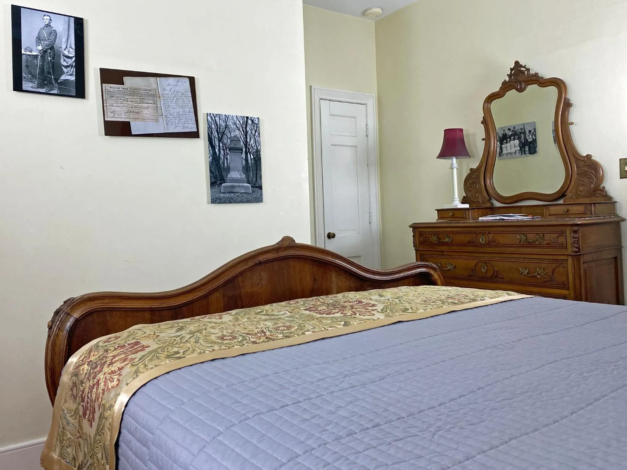 Bed in Lightner Farmhouse B&B