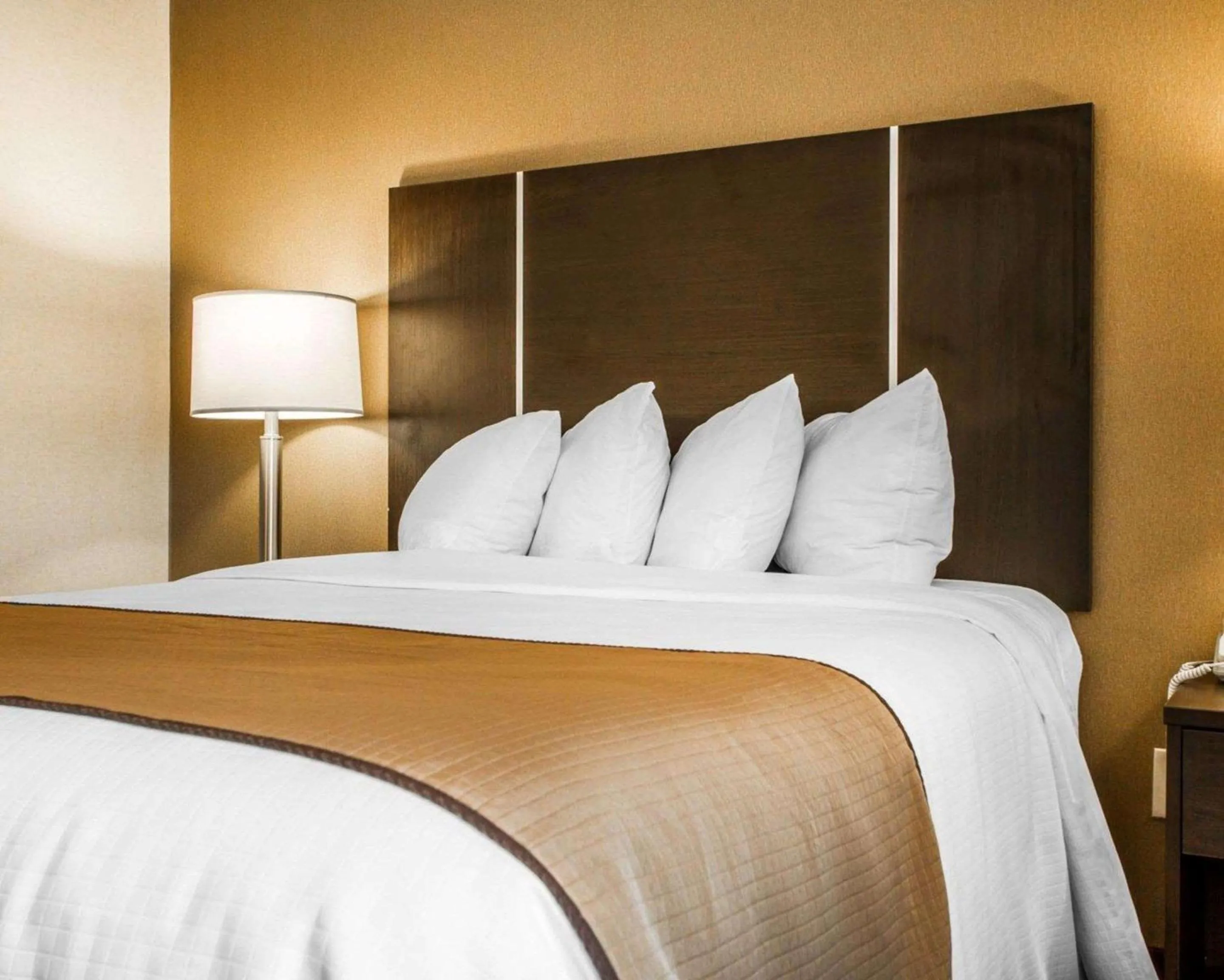 Photo of the whole room, Bed in Quality Inn & Suites South Portland