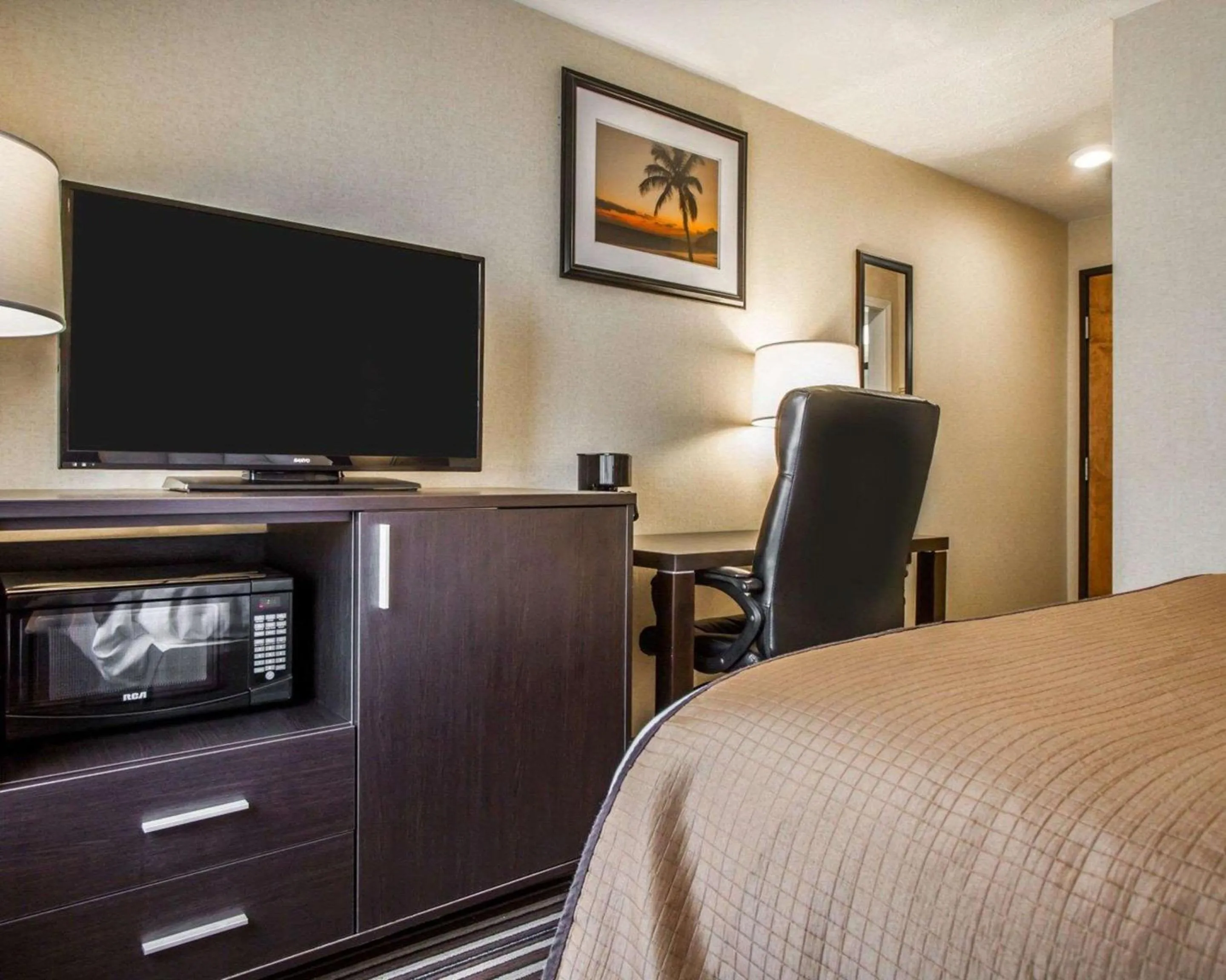 Photo of the whole room, Bed in Quality Inn & Suites South Portland