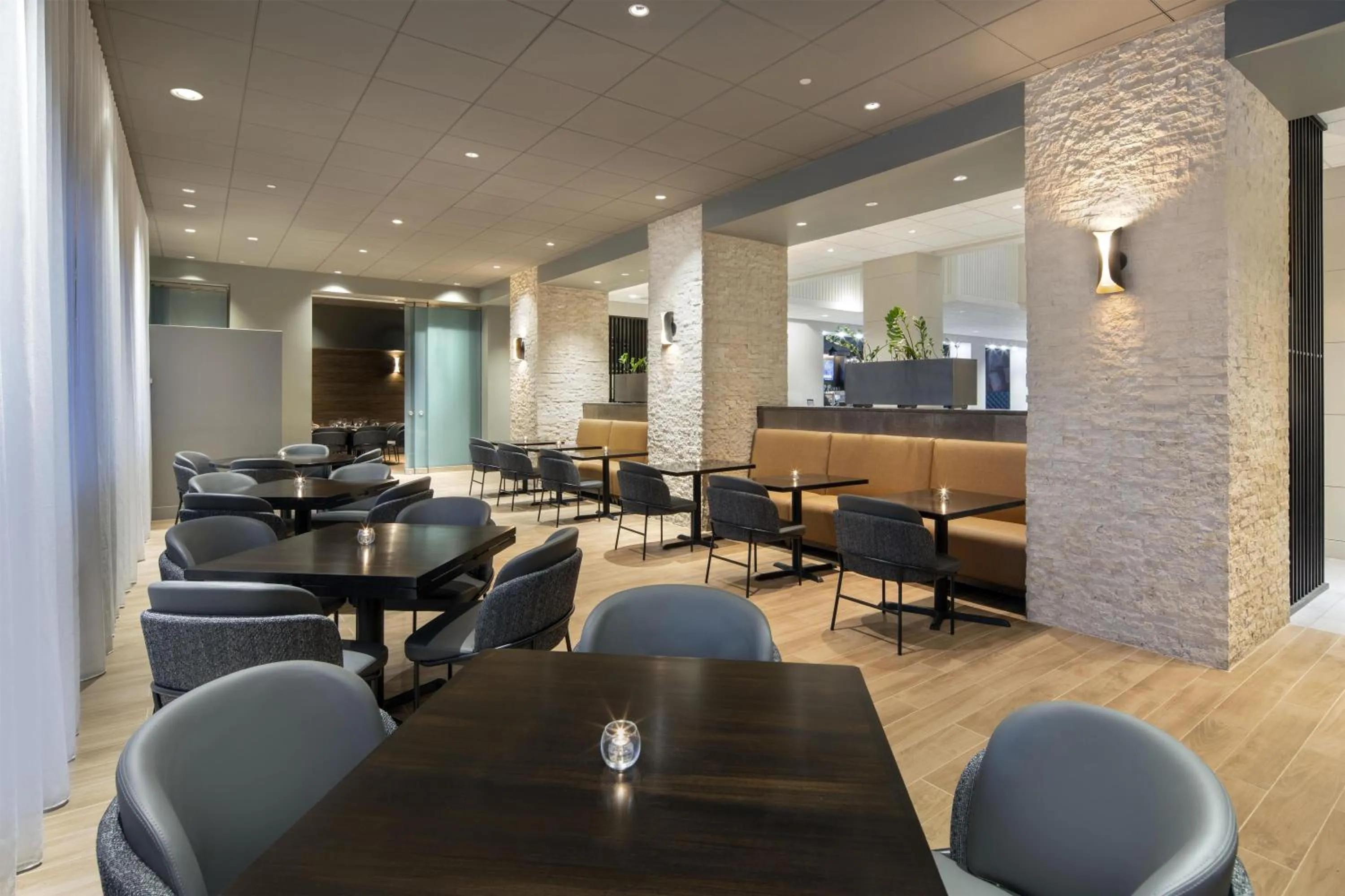 Restaurant/places to eat in Hyatt Regency Milwaukee