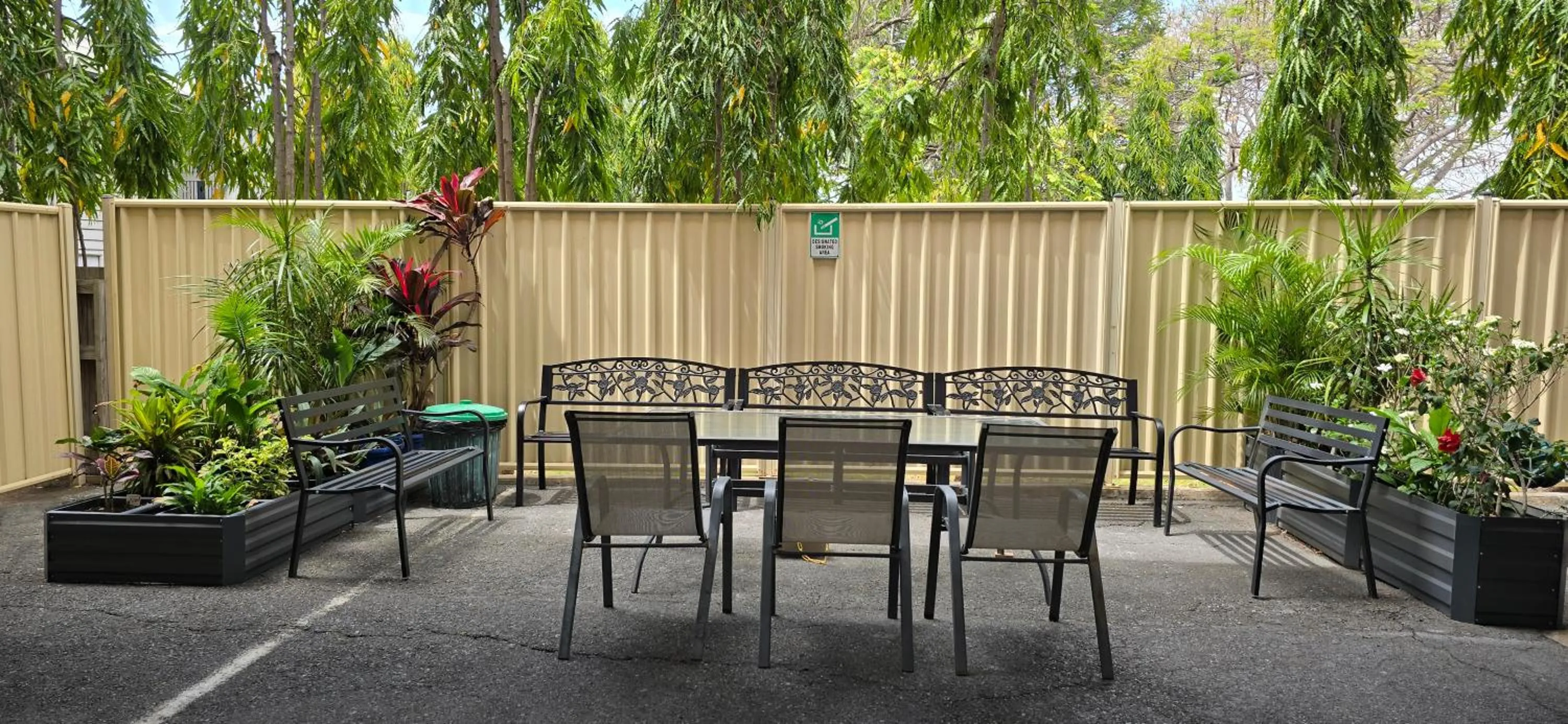 Seating area in Archer Park Motel