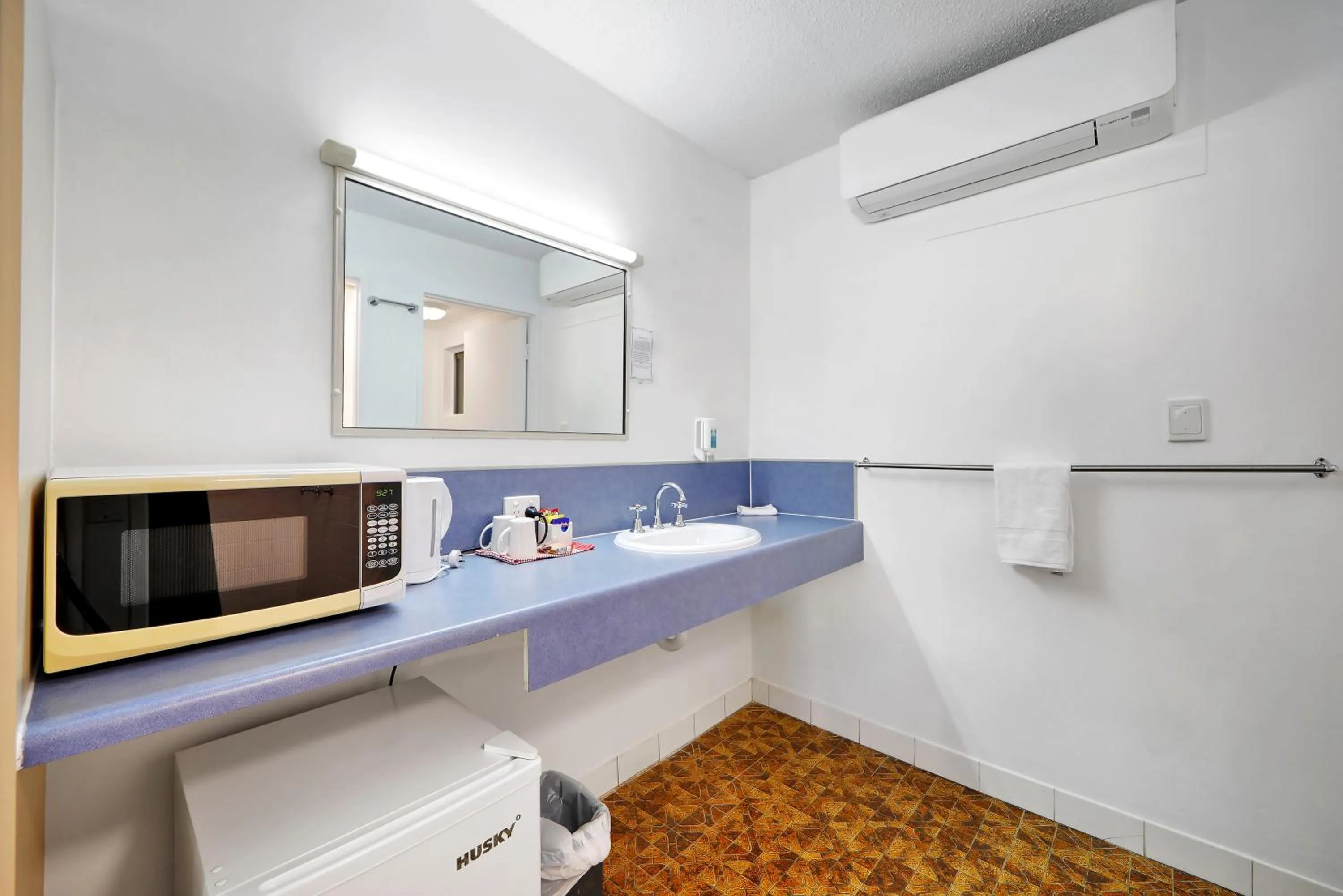 Bathroom in Oscar Motel