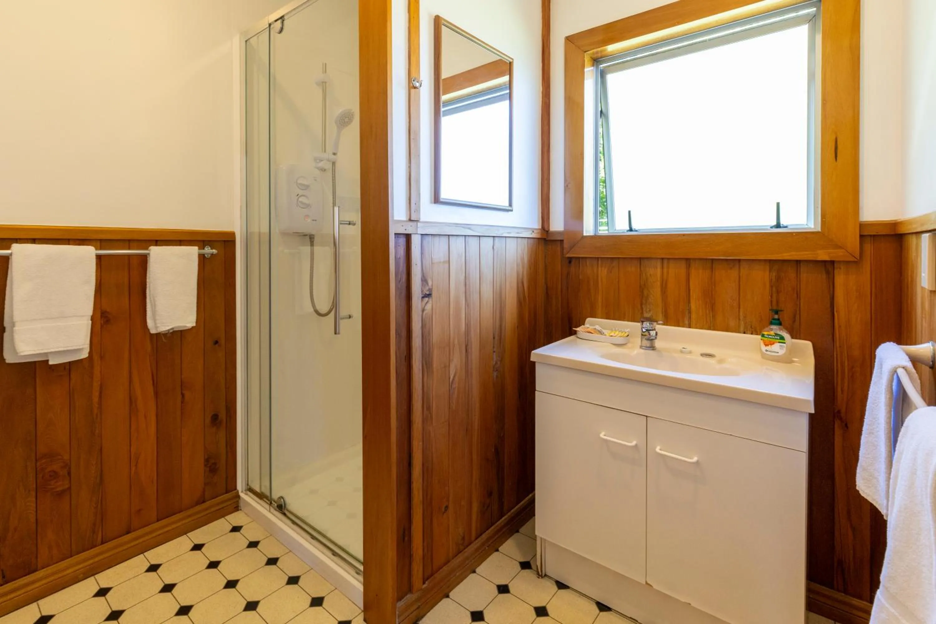 Shower in Punakaiki Beachfront Motels