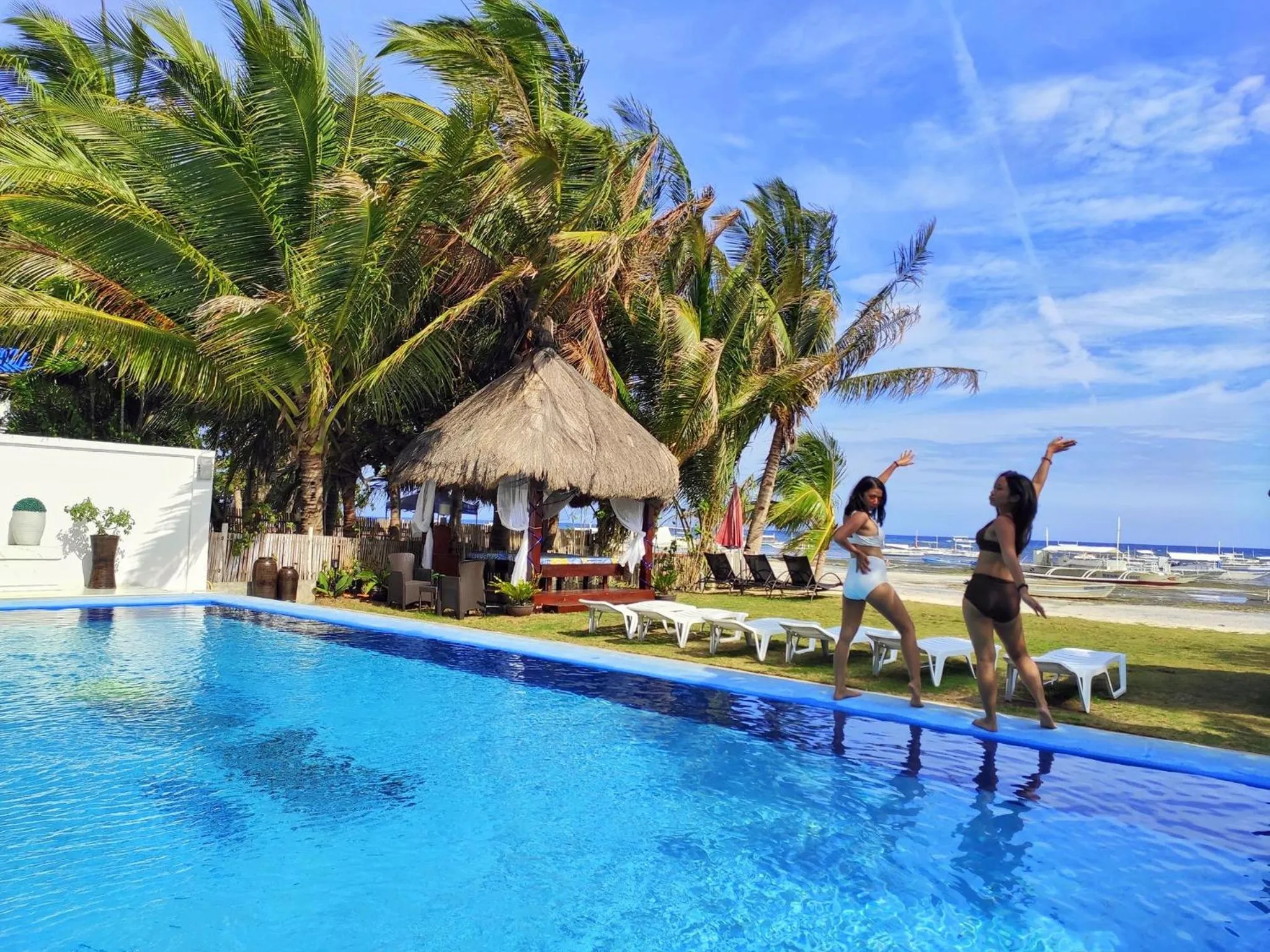 Swimming pool in Bohol South Beach Hotel