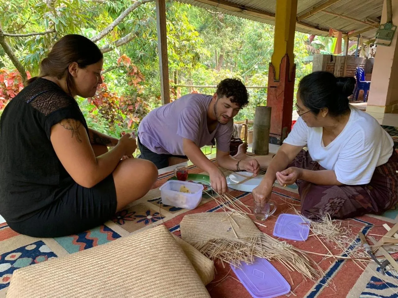People in Pondok Tetebatu Cottages and Cafe