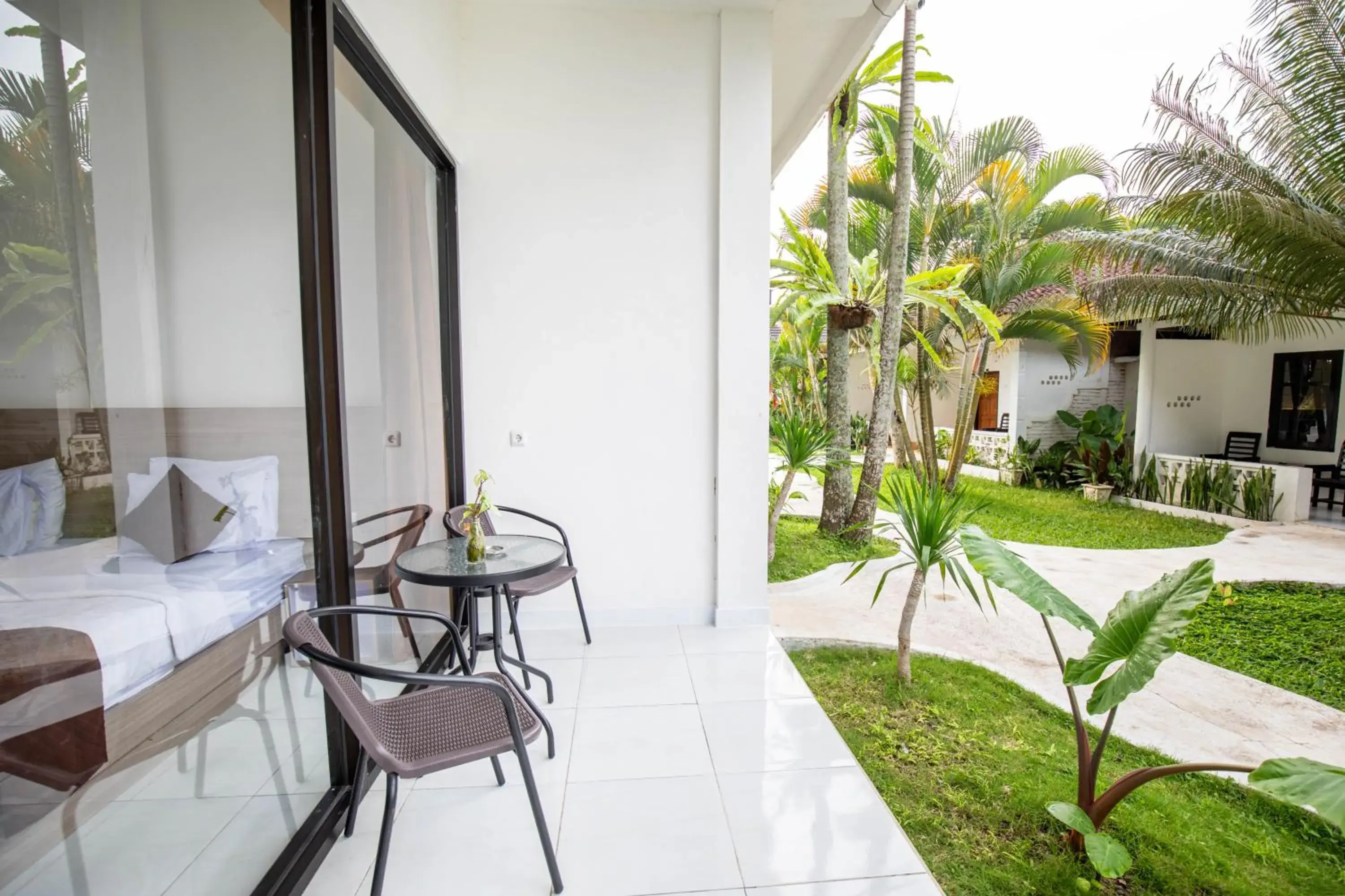 Superior Twin Room with Garden View in Pondok Tetebatu Cottages and Cafe Superior Twin Room with Garden View in Pondok Tetebatu Cottages and Cafe