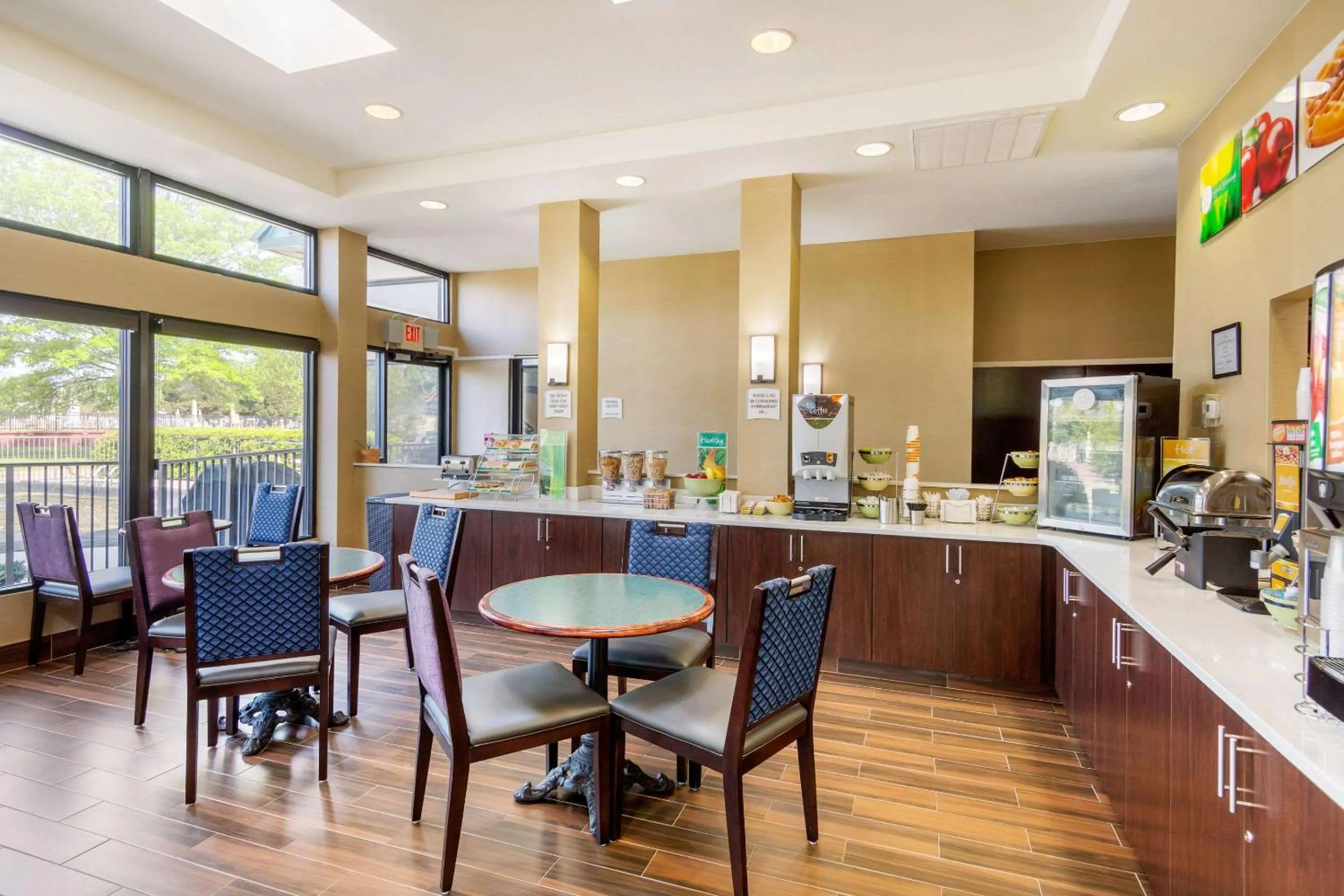 Restaurant/places to eat in Quality Inn & Suites Olde Town