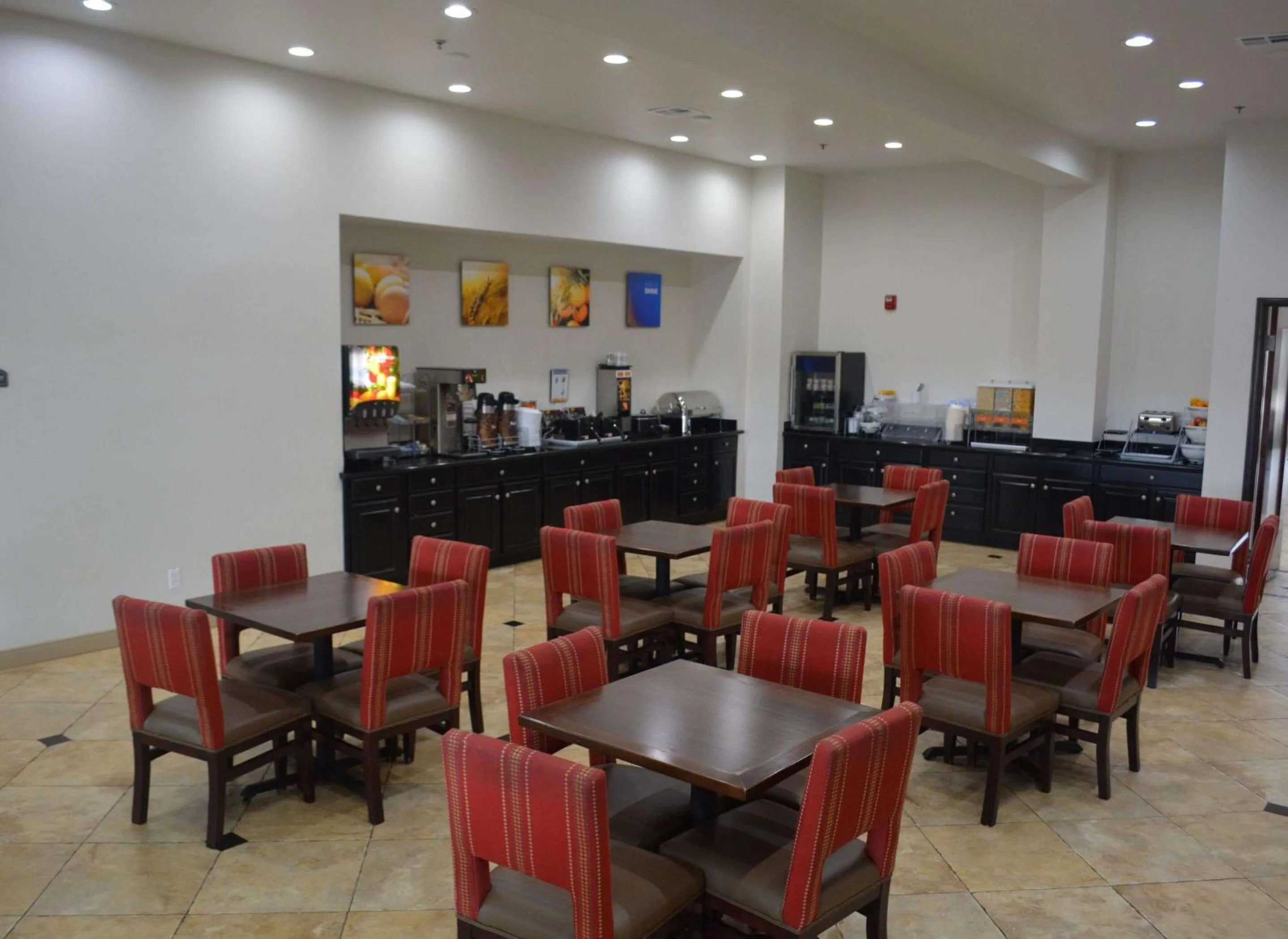 Breakfast in Comfort Suites Yukon - SW Oklahoma City