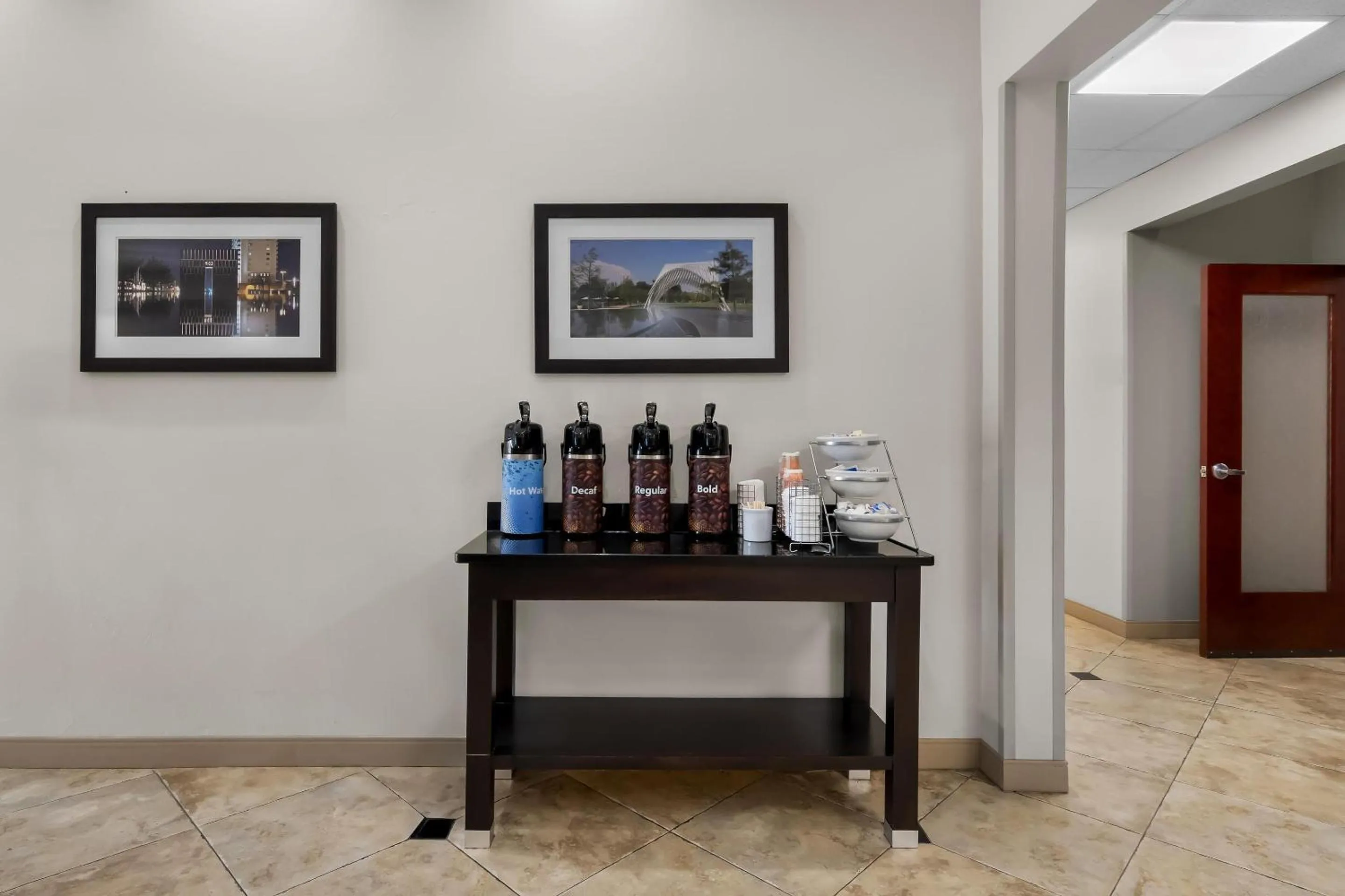 Breakfast in Comfort Suites Yukon - SW Oklahoma City