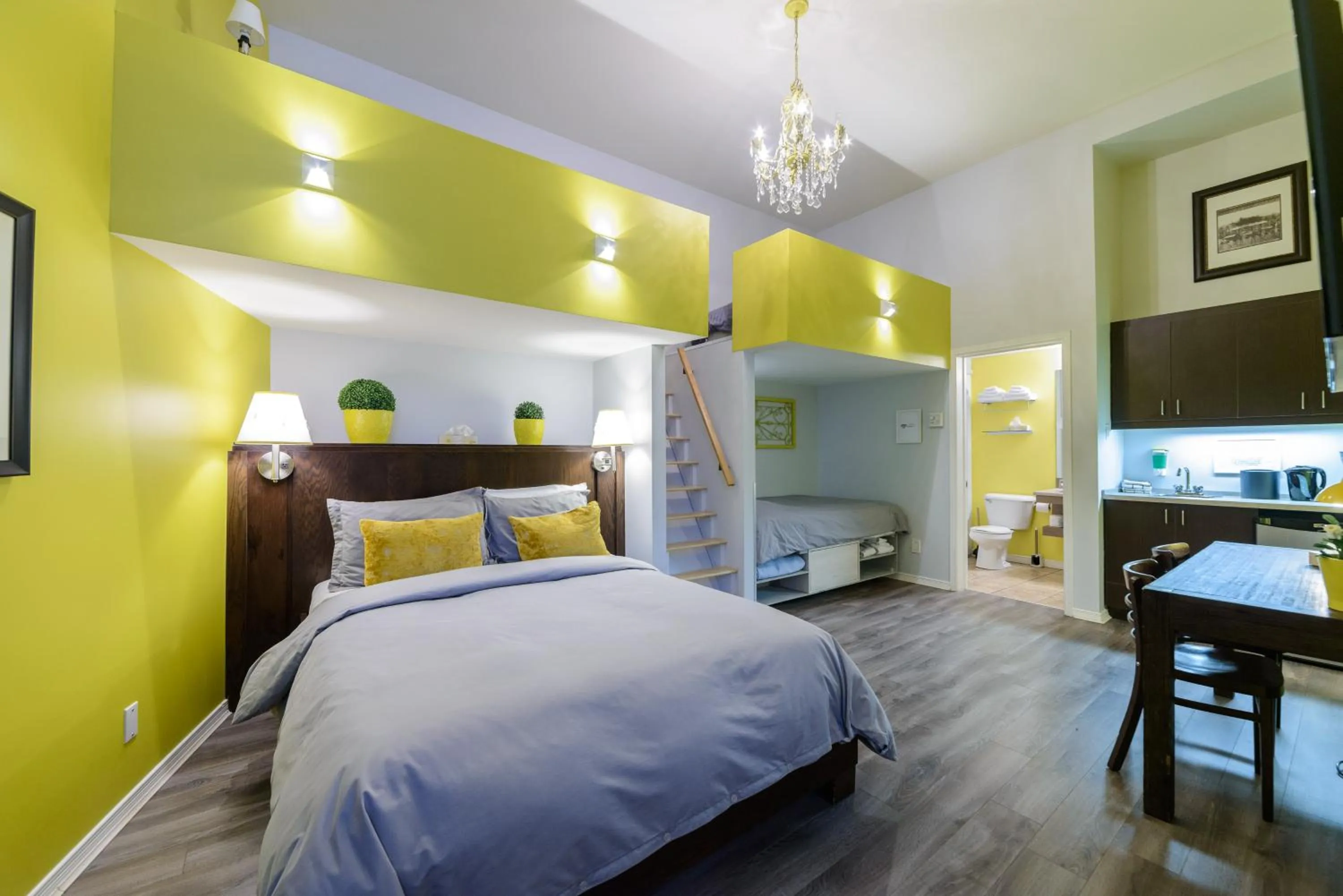 Photo of the whole room, Bed in Auberge aux Deux Lions