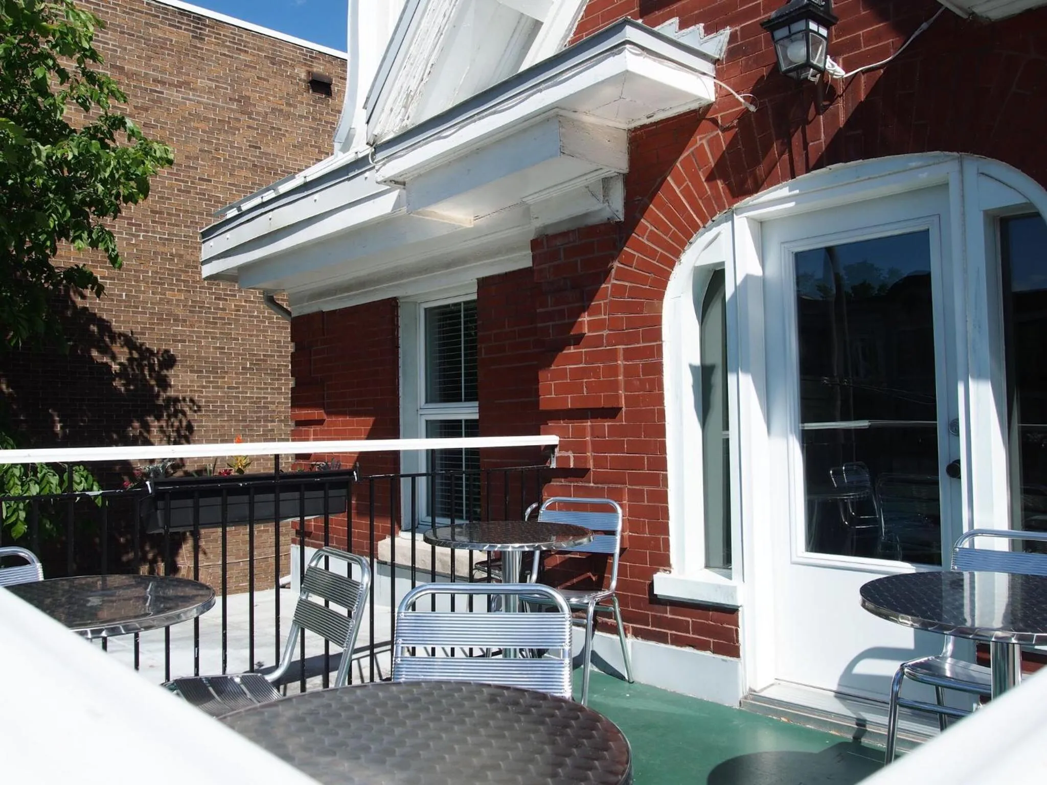 Property building in Auberge aux Deux Lions