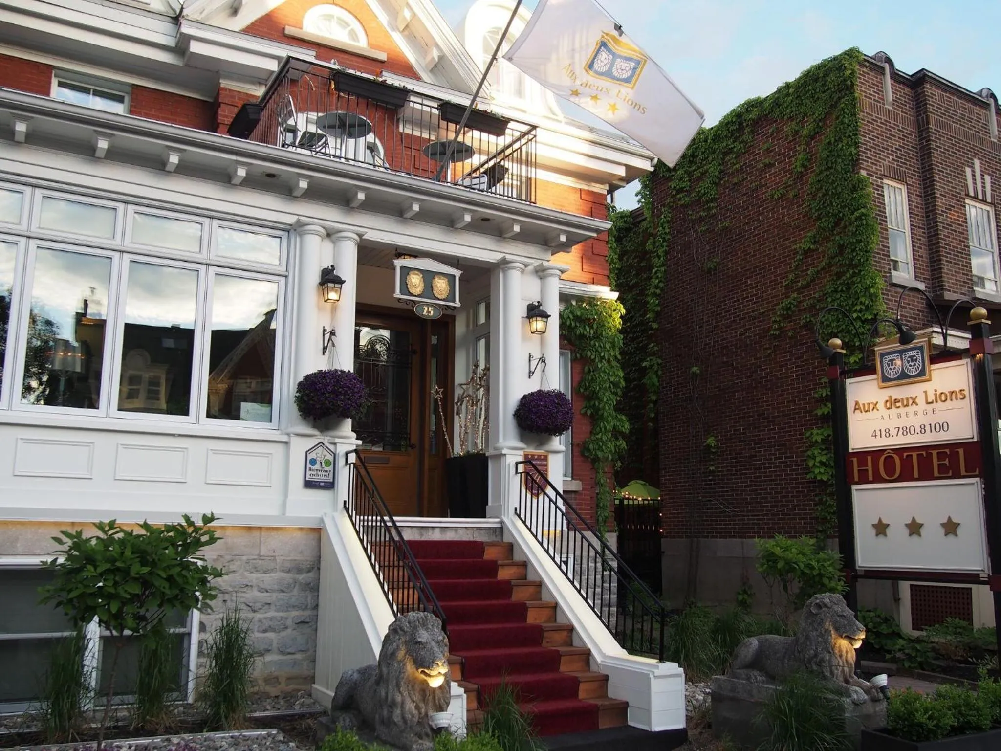 Property building in Auberge aux Deux Lions