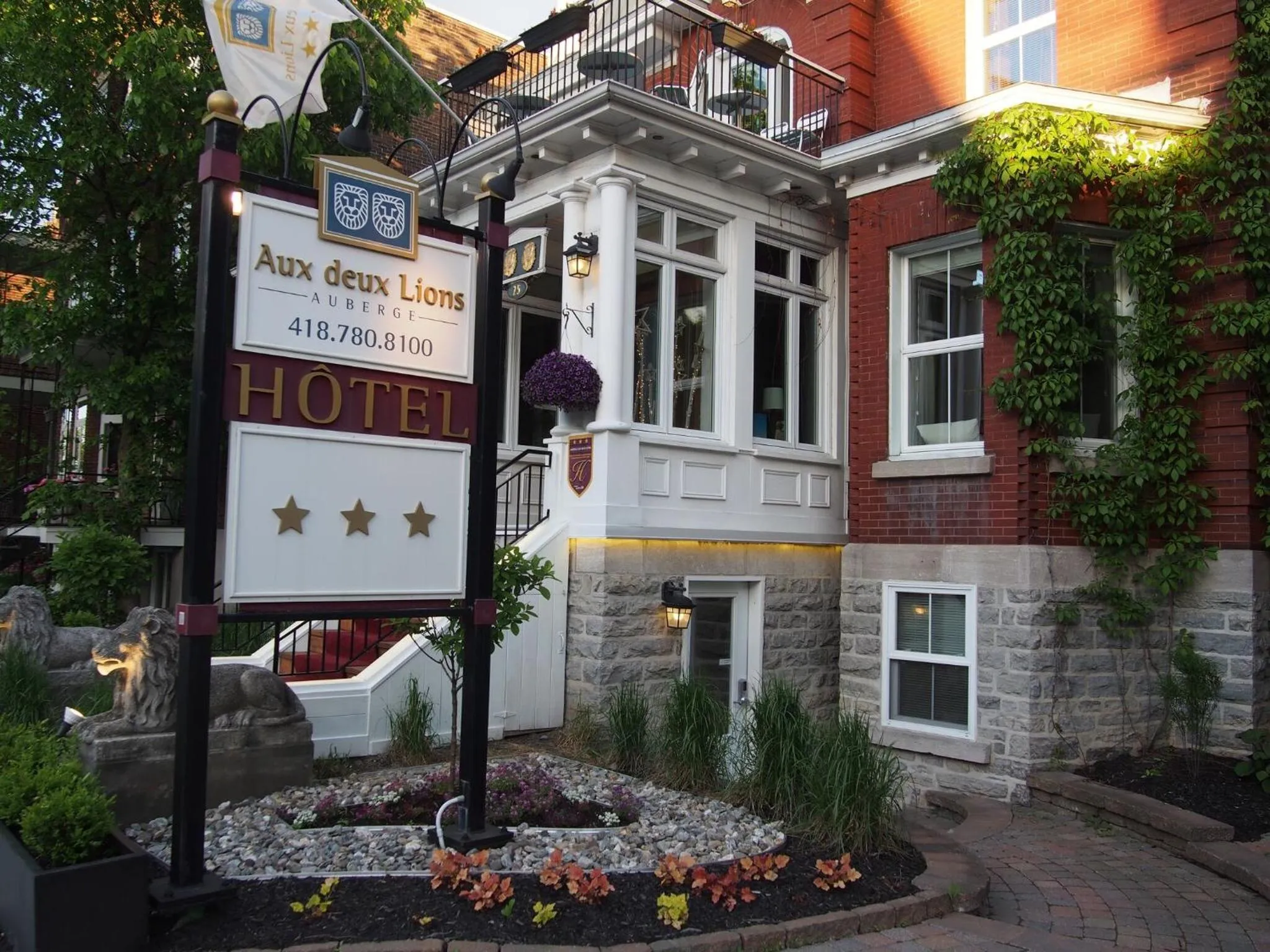 Property building in Auberge aux Deux Lions