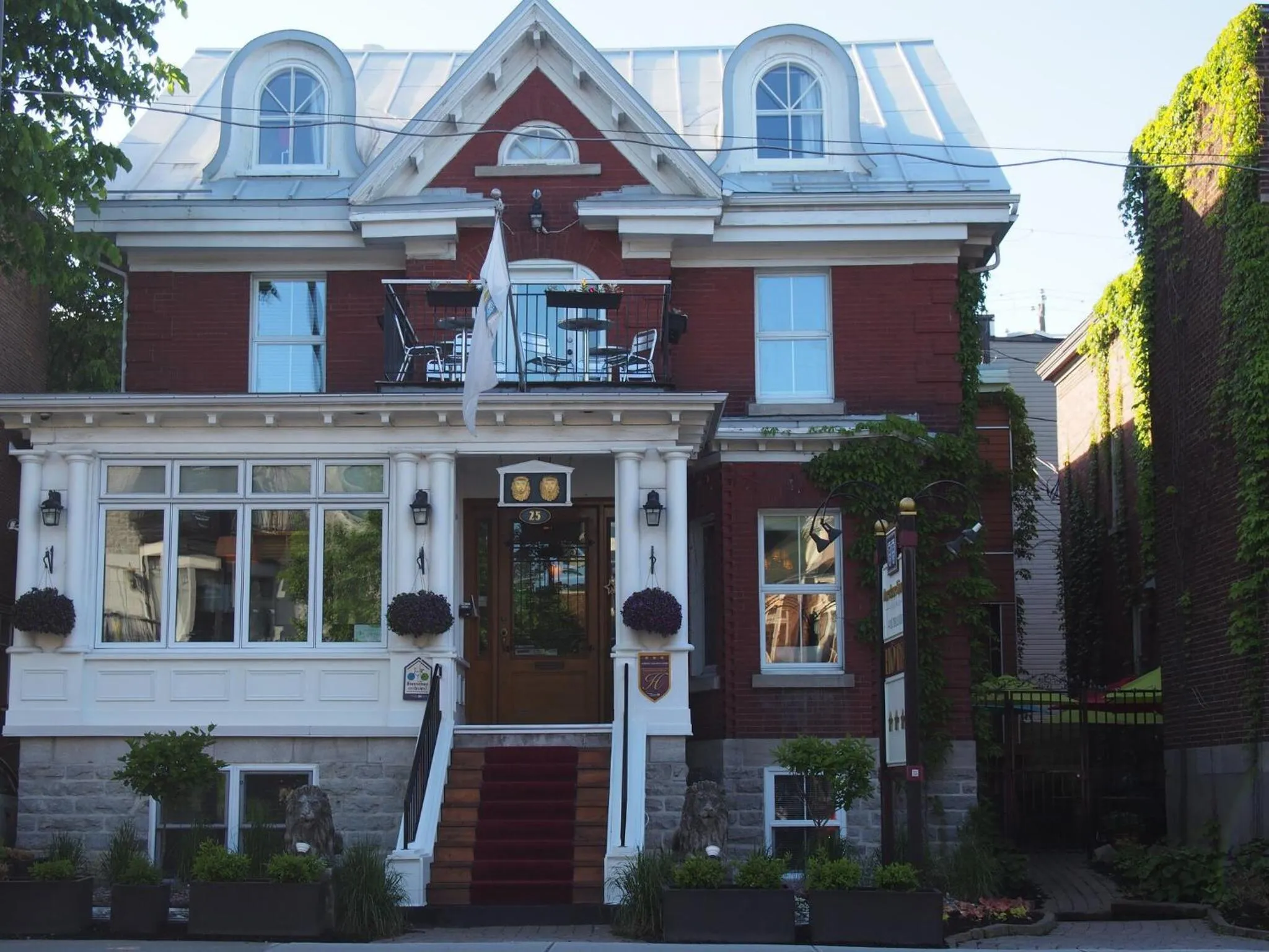 Property building in Auberge aux Deux Lions