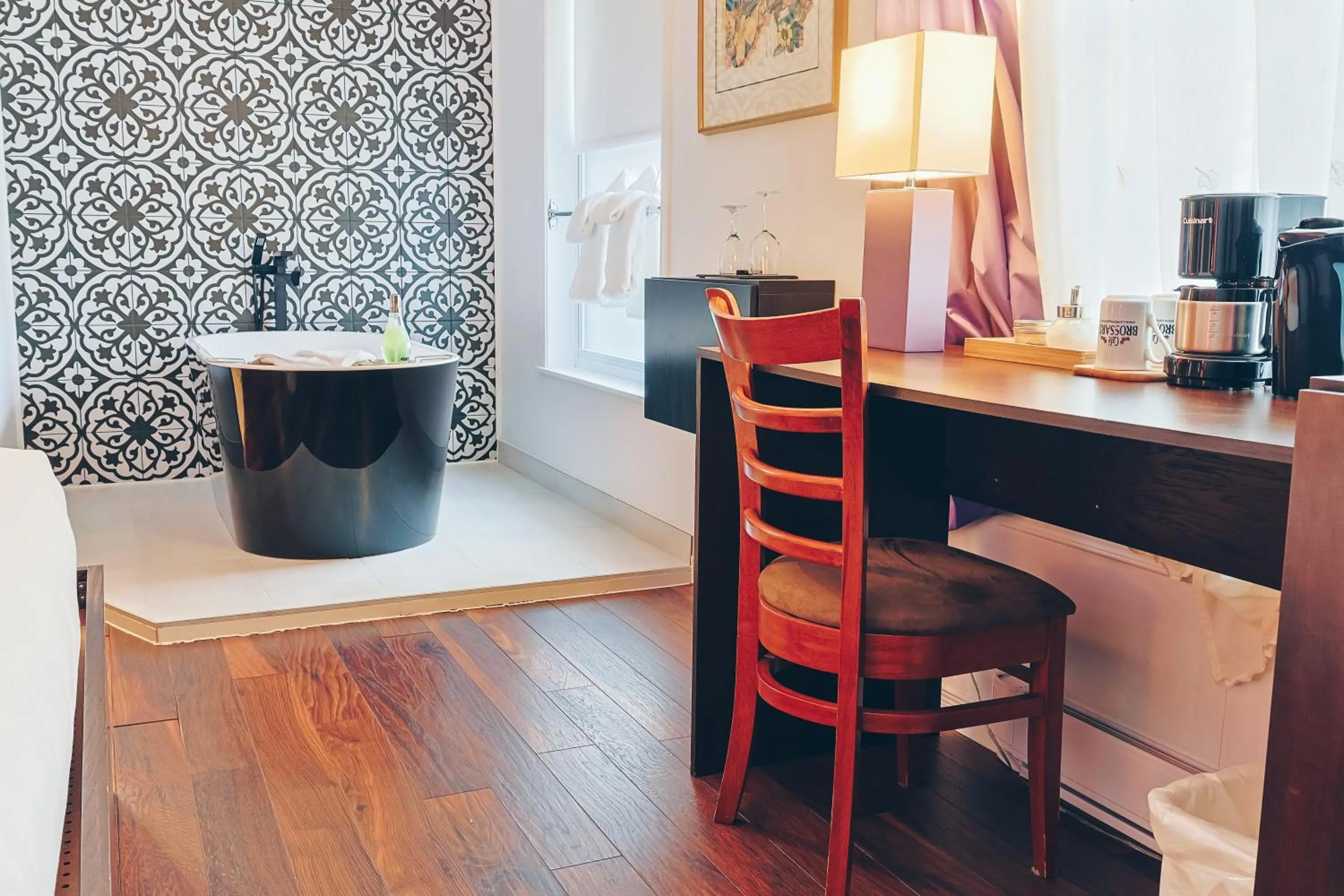 hair dresser in Auberge aux Deux Lions