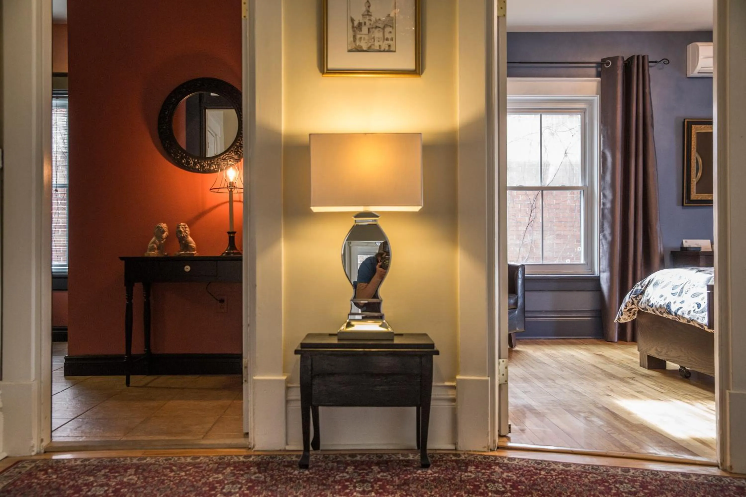 Decorative detail, Bed in Auberge aux Deux Lions