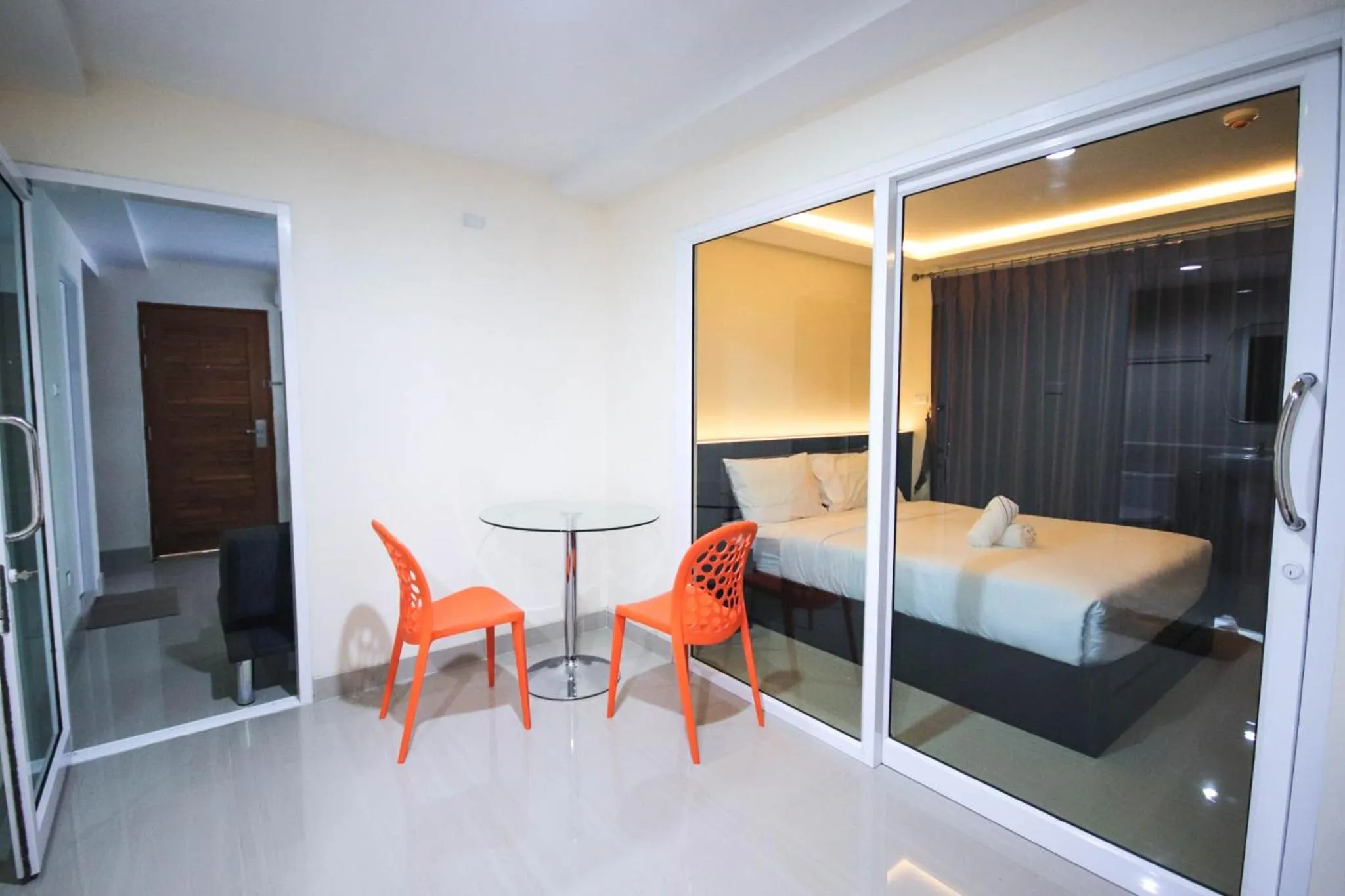 Photo of the whole room in The Cosy River