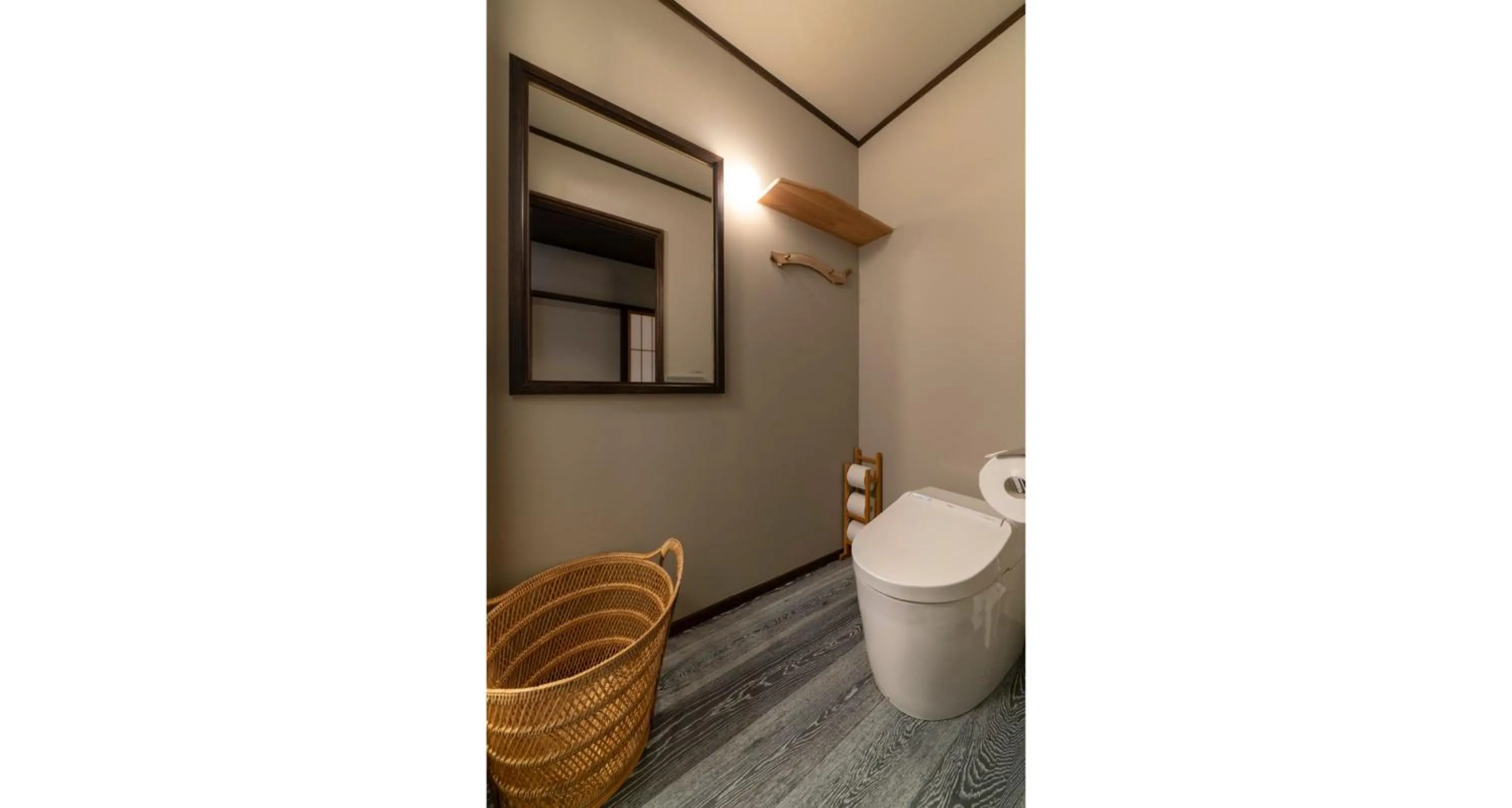 Bathroom in Ainotsuji Machiya House