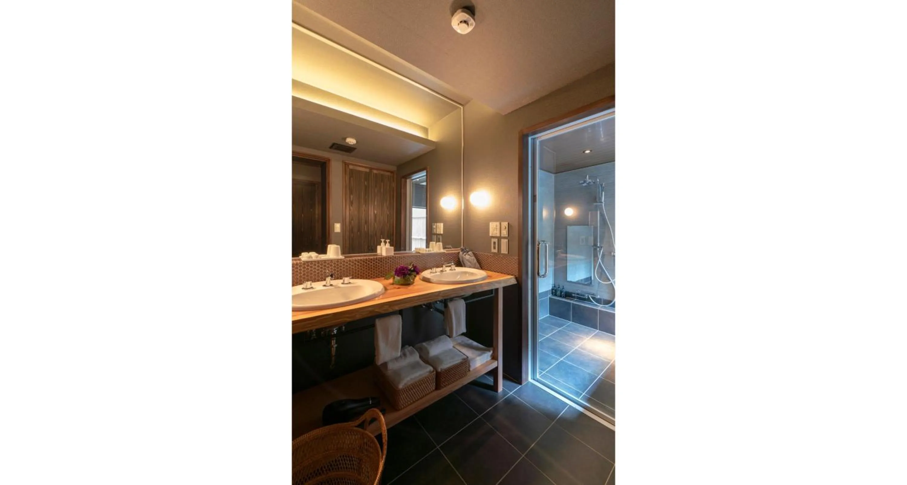 Bathroom in Ainotsuji Machiya House