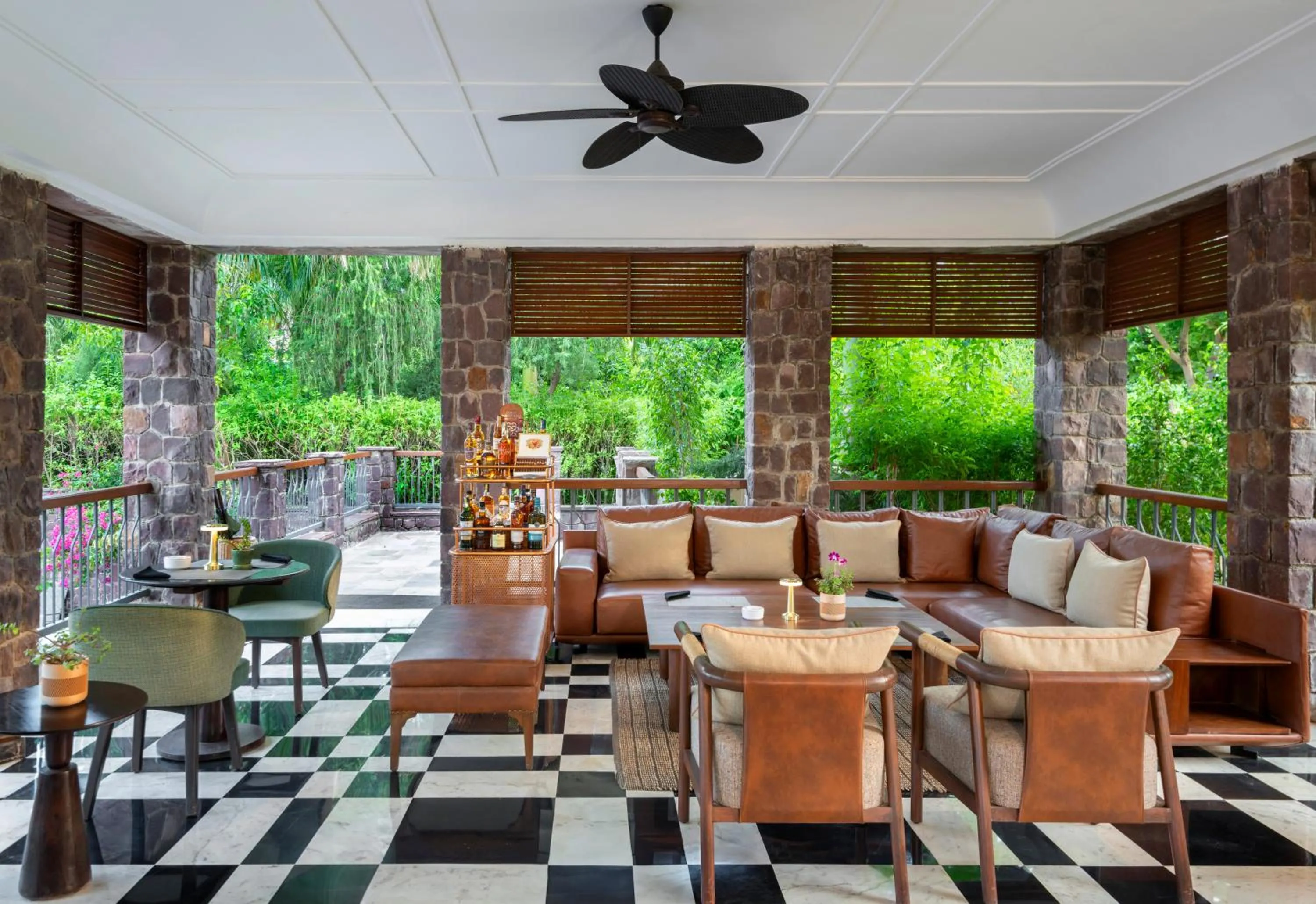 Restaurant/places to eat in Taj Sawai,Ranthambore