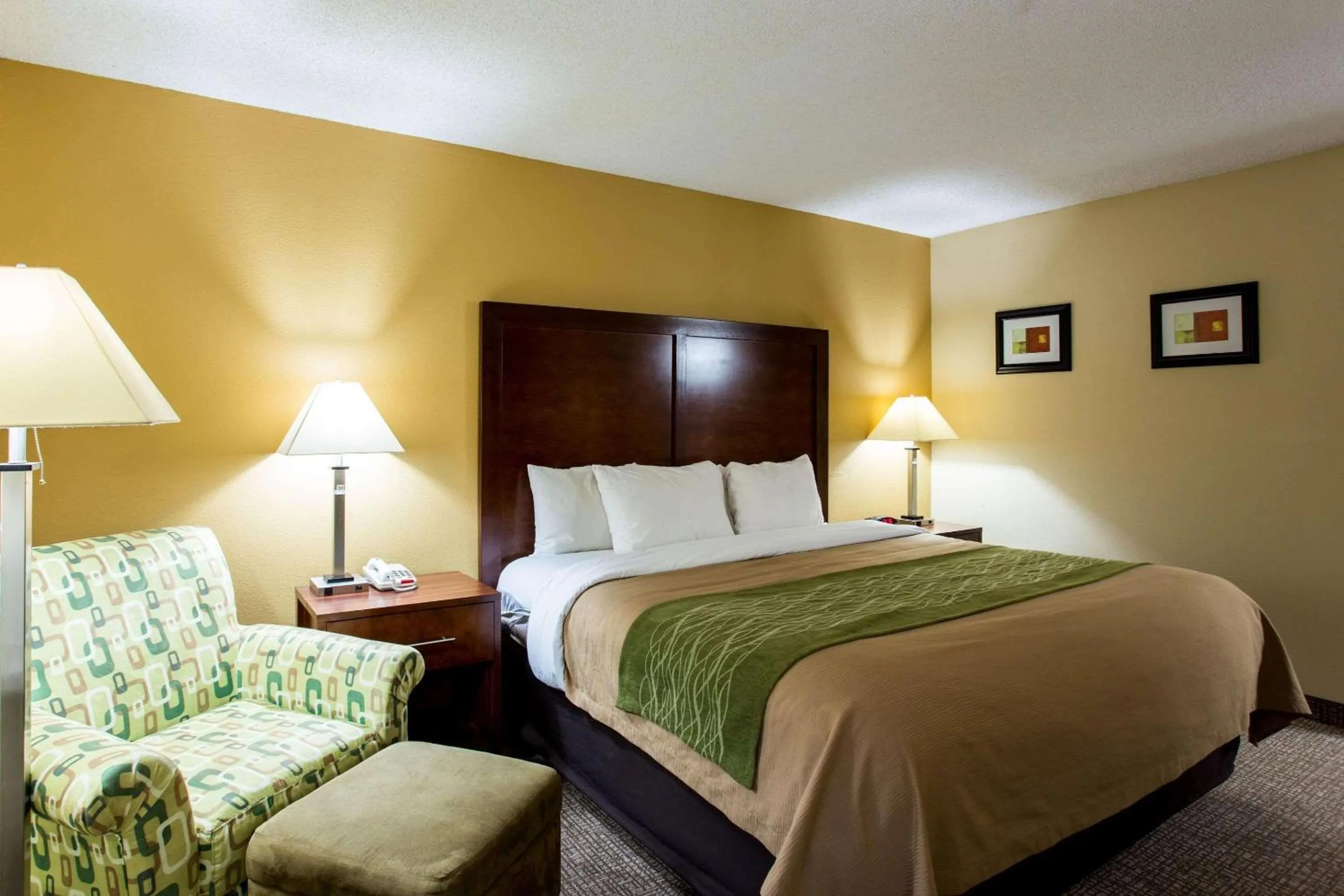Photo of the whole room, Bed in Comfort Inn Columbia West