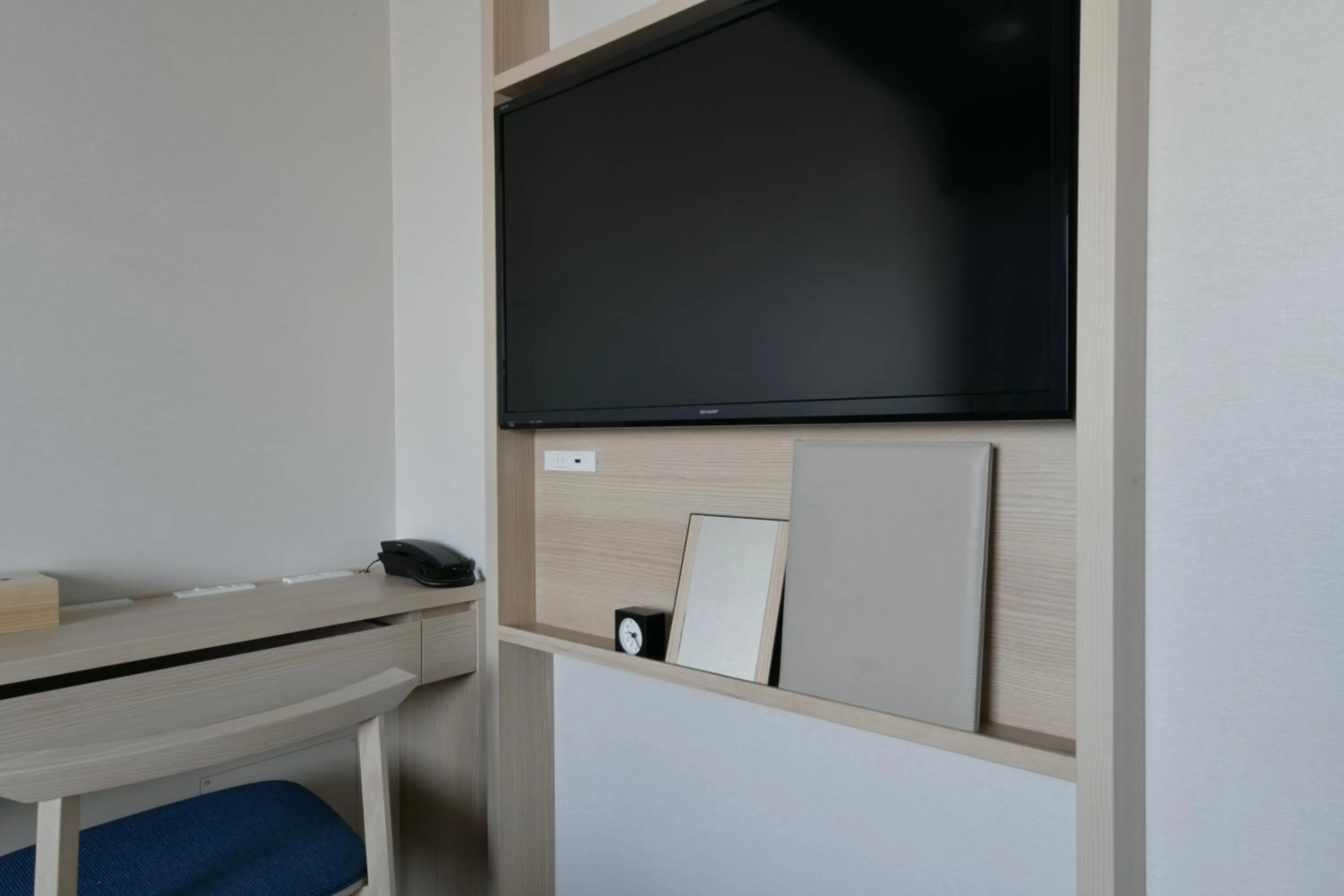 TV and multimedia in Vessel Hotel Campana Susukino