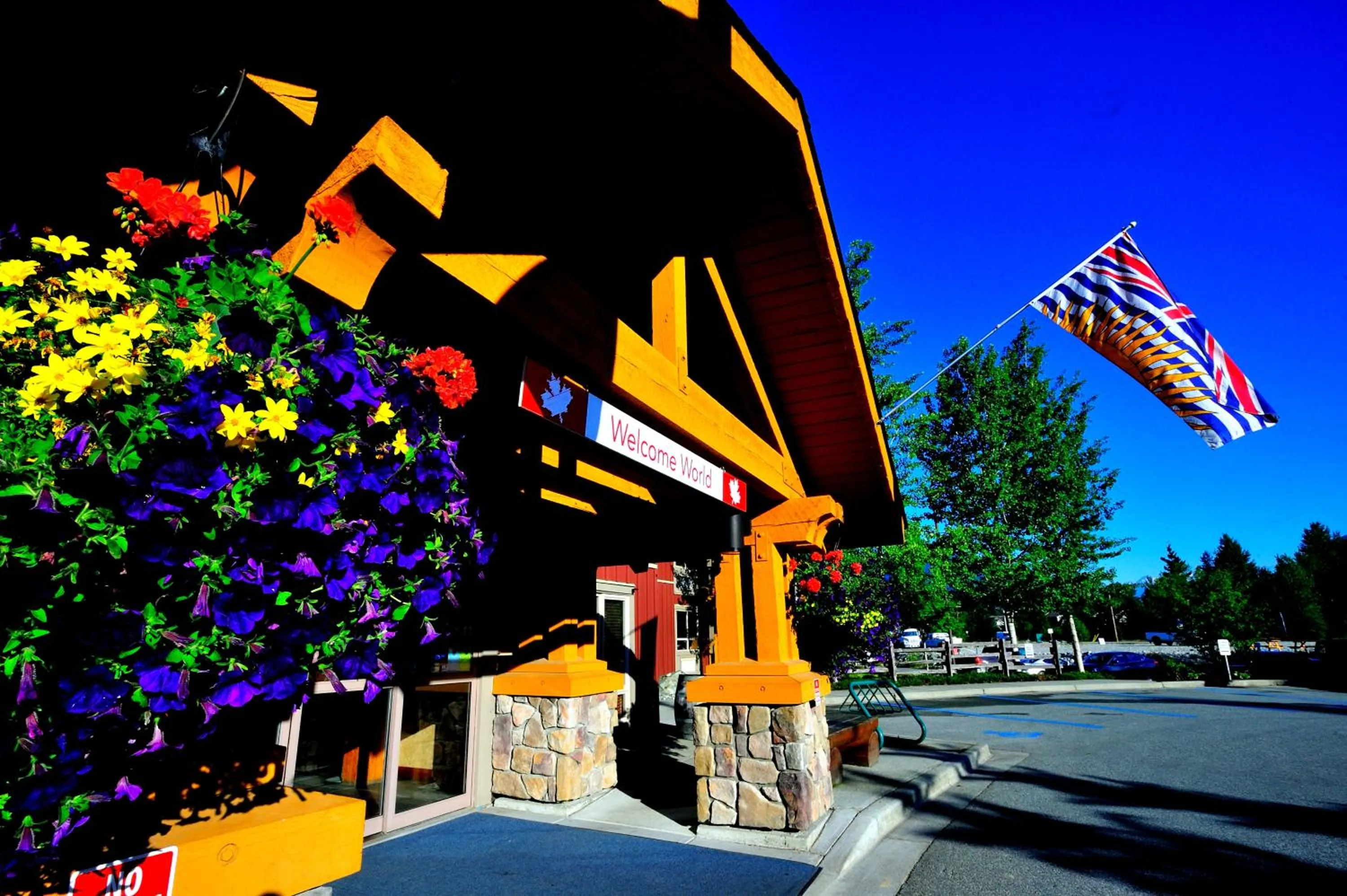 Facade/entrance in Pemberton Valley Lodge