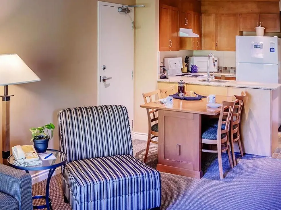 Dining area in Pemberton Valley Lodge