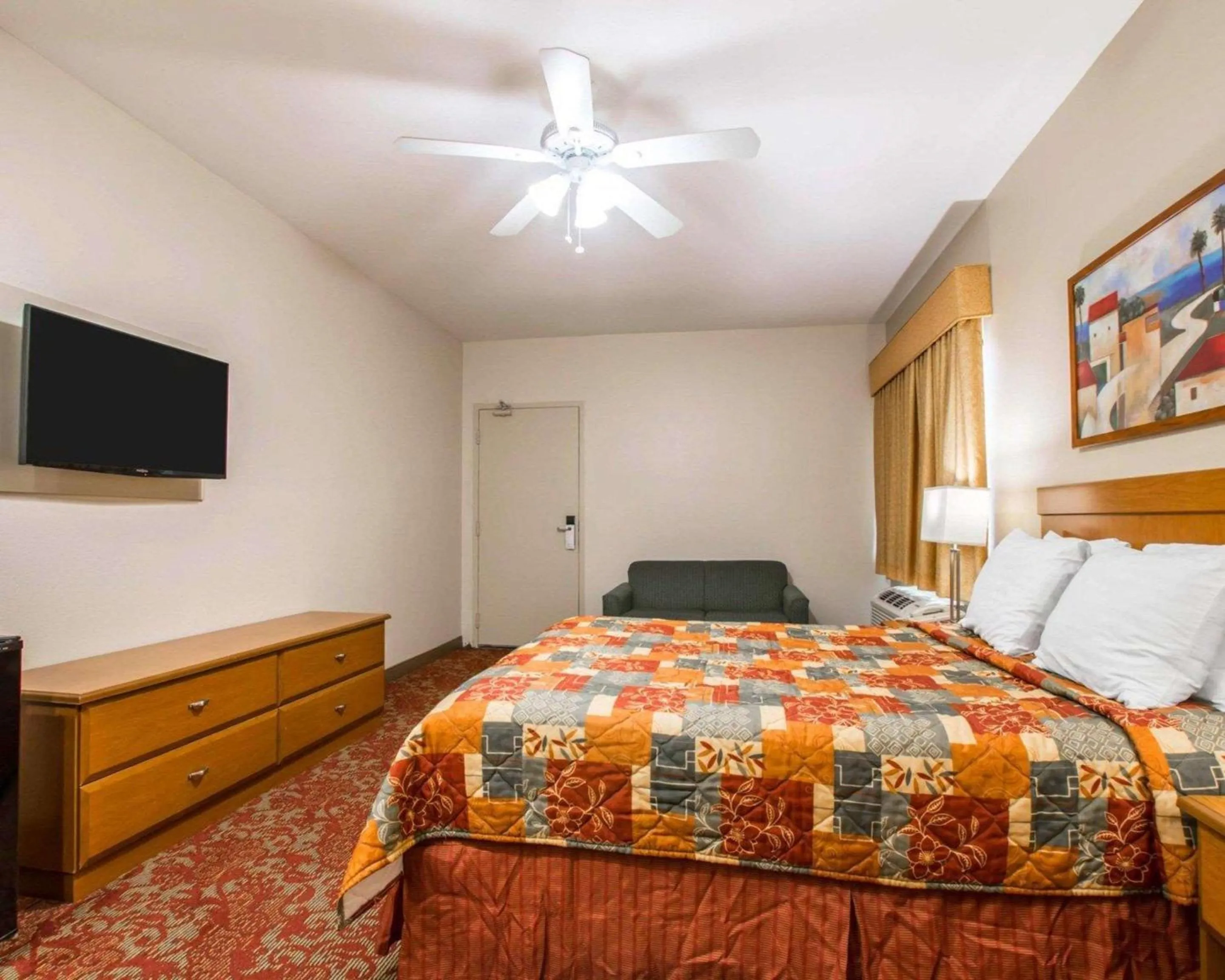 Bedroom, Bed in Rodeway Inn Encinitas North