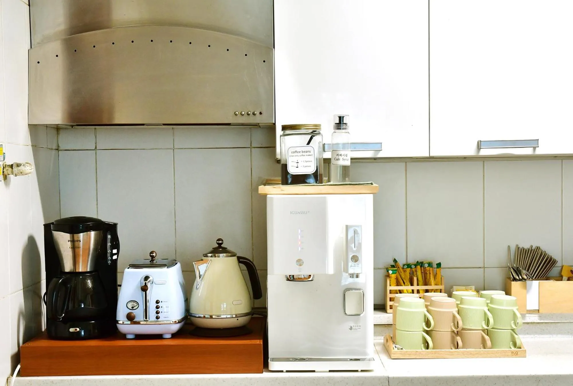 Communal kitchen in Dolma Hongdae