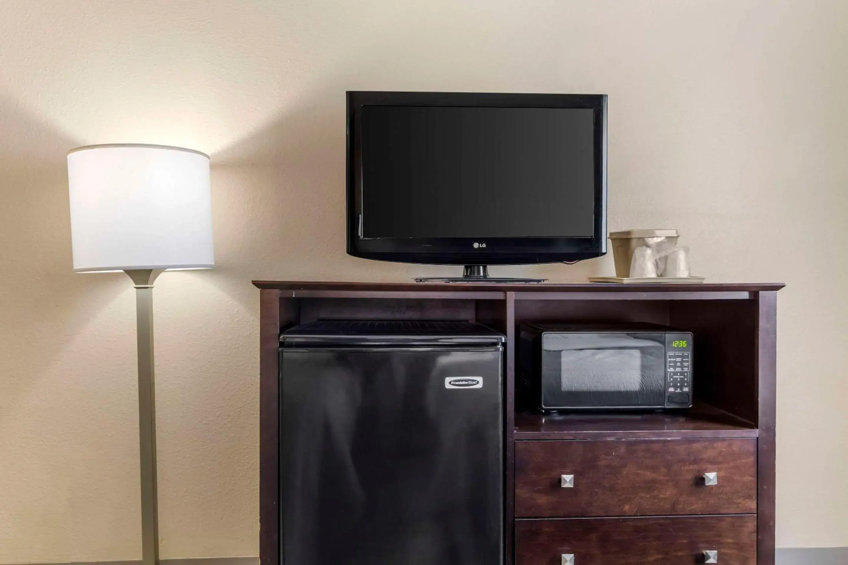 Room with Three Double Beds, Non Smoking in Quality Inn & Suites Wichita Falls I-44 Room with Three Double Beds, Non Smoking in Quality Inn & Suites Wichita Falls I-44